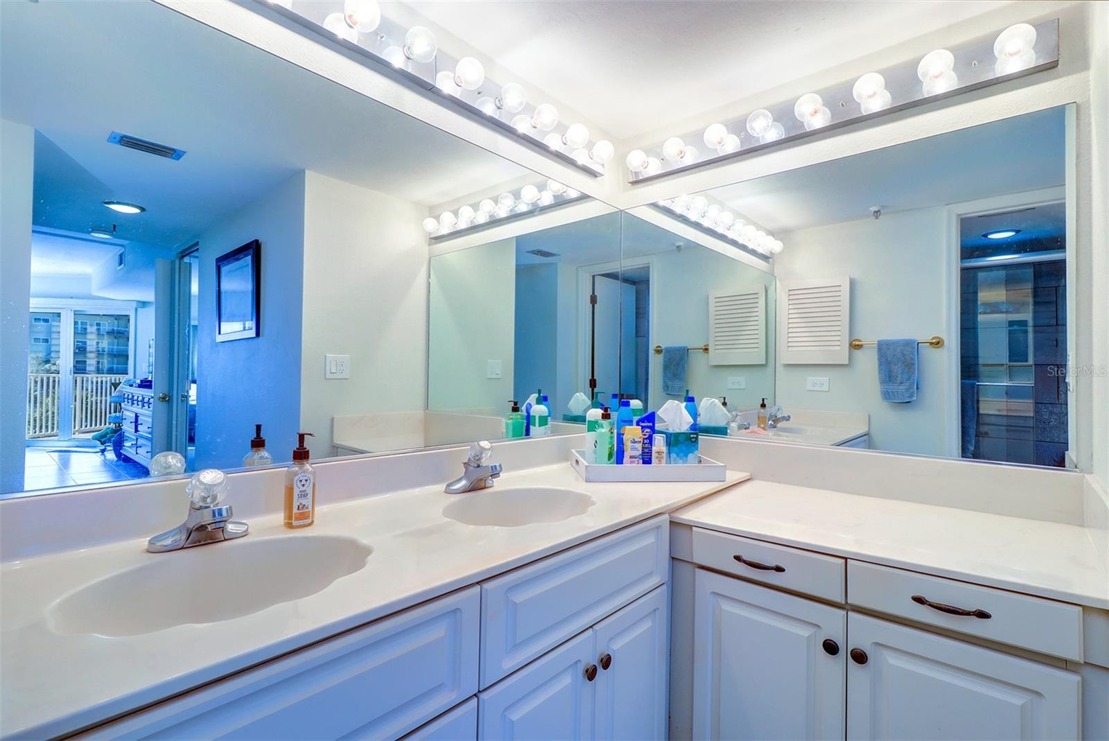 BEACH COTTAGE CONDO - Residential