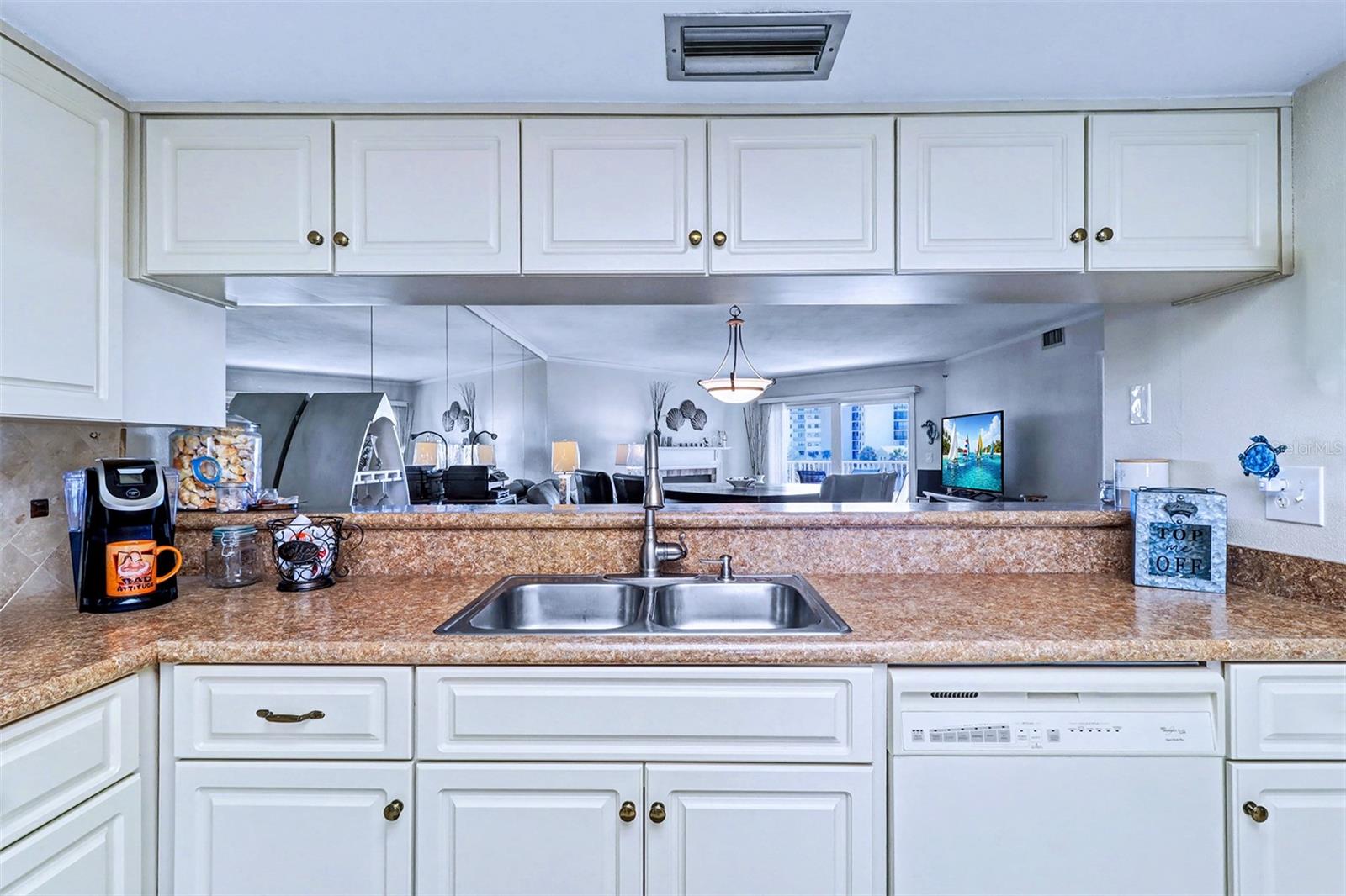 BEACH COTTAGE CONDO - Residential