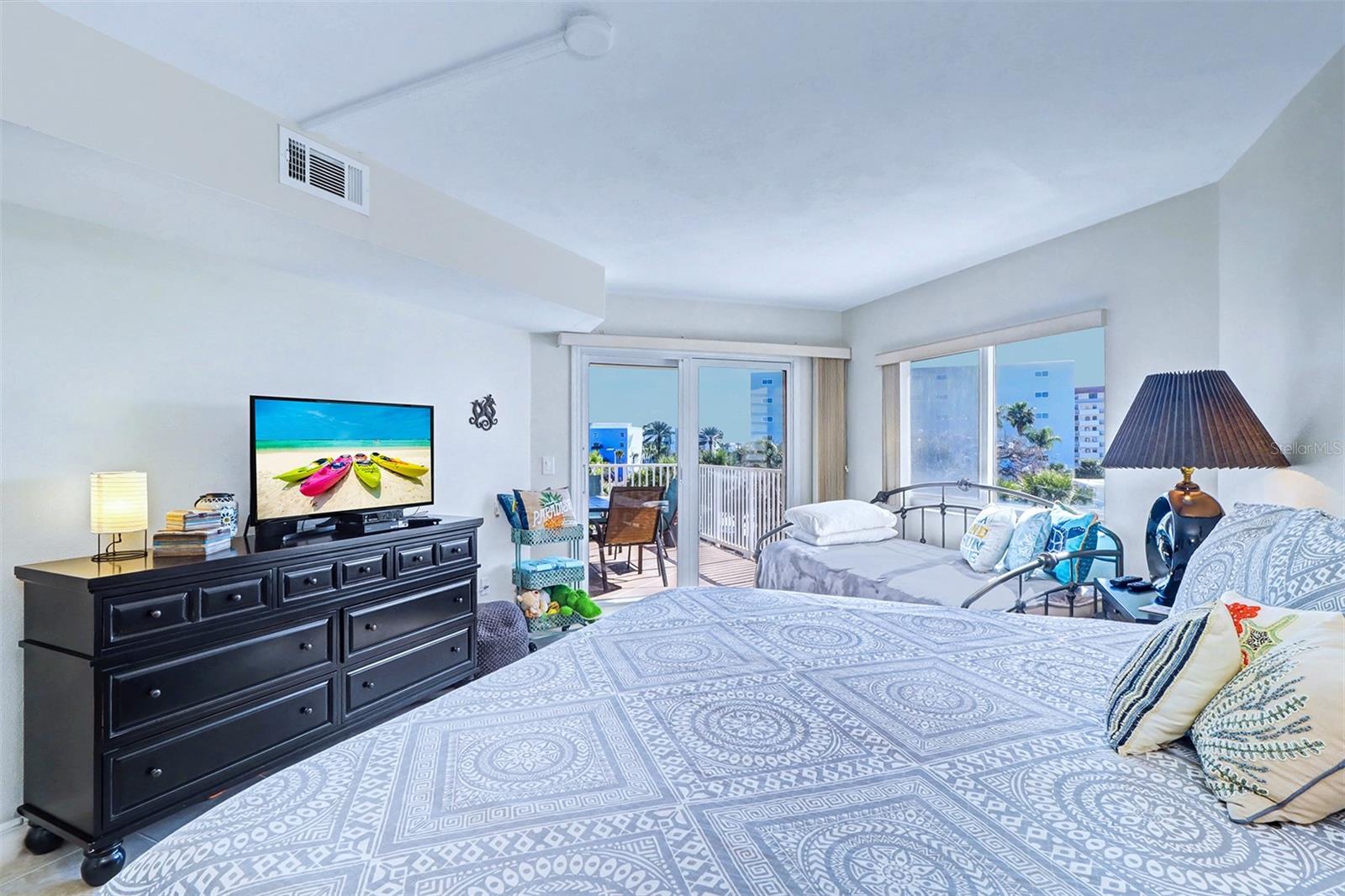 BEACH COTTAGE CONDO - Residential