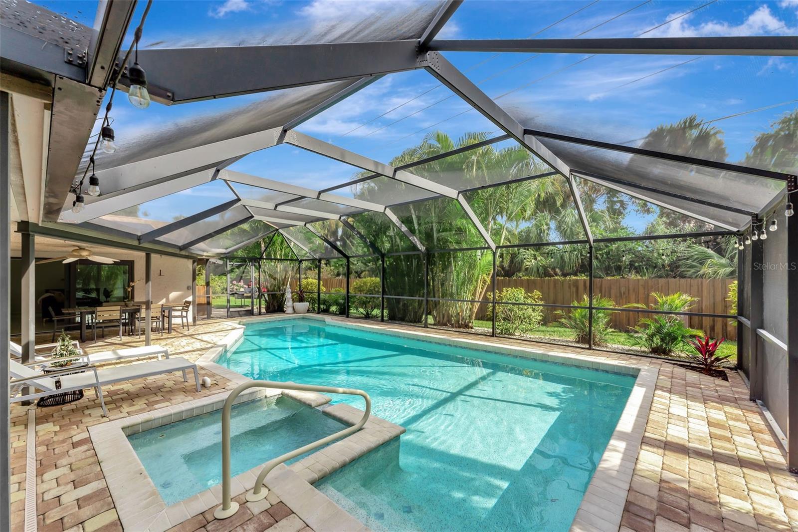 4553 CHARING CROSS ROAD