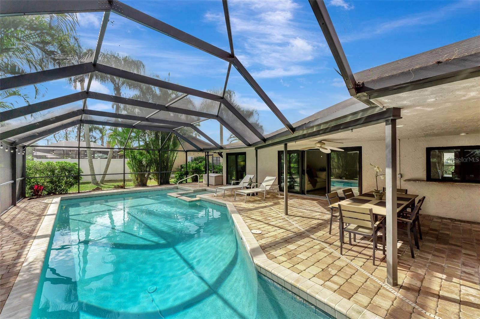 4553 CHARING CROSS ROAD