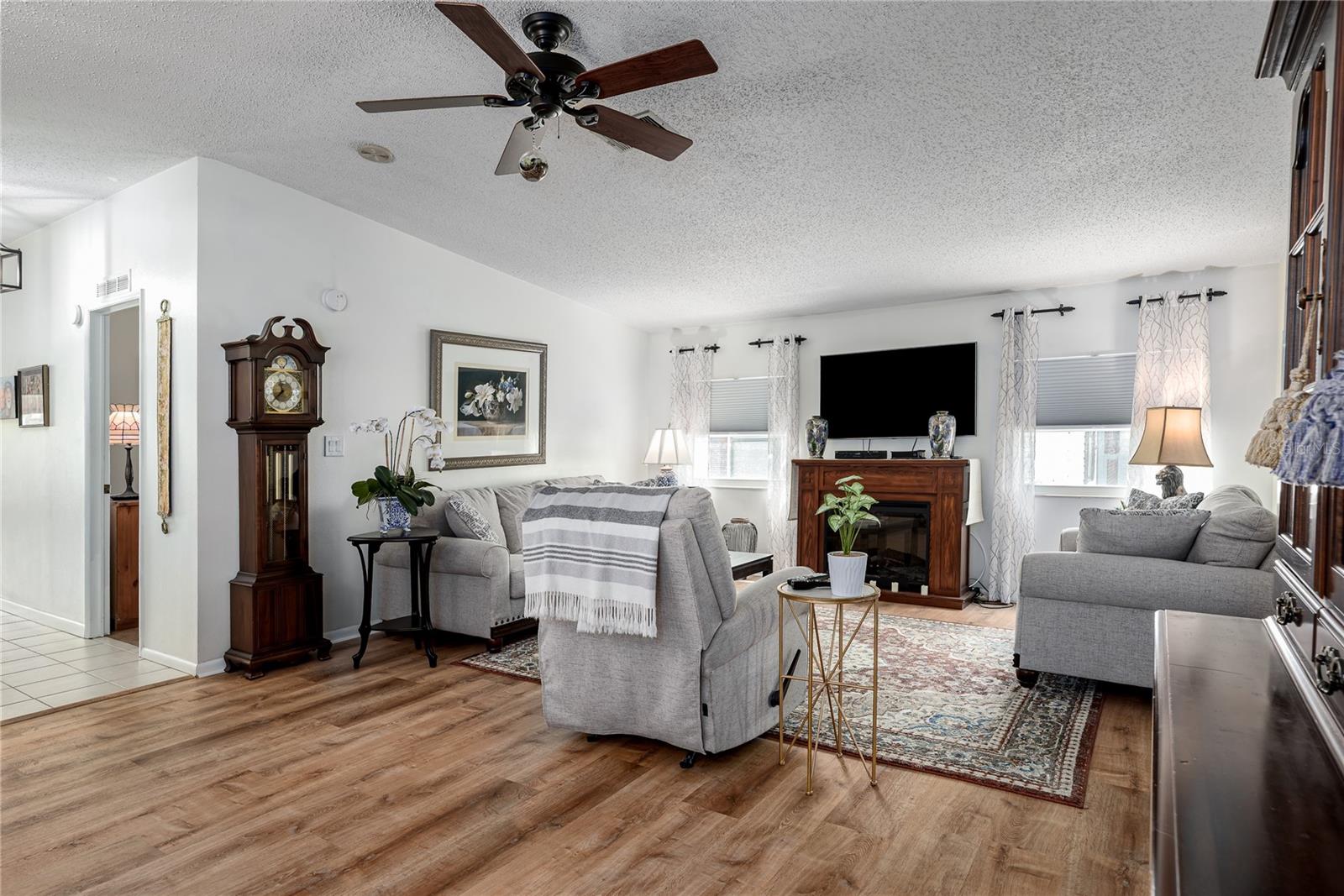 IMPERIAL LAKES ESTATES UNIT III - Residential