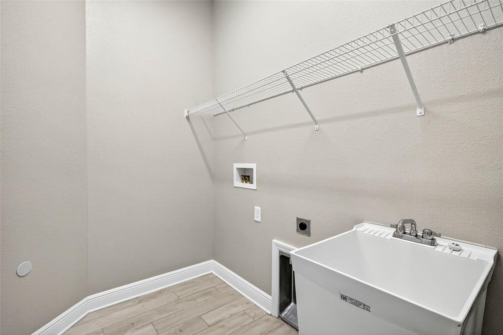 LAKE THOMAS POINTE - Residential