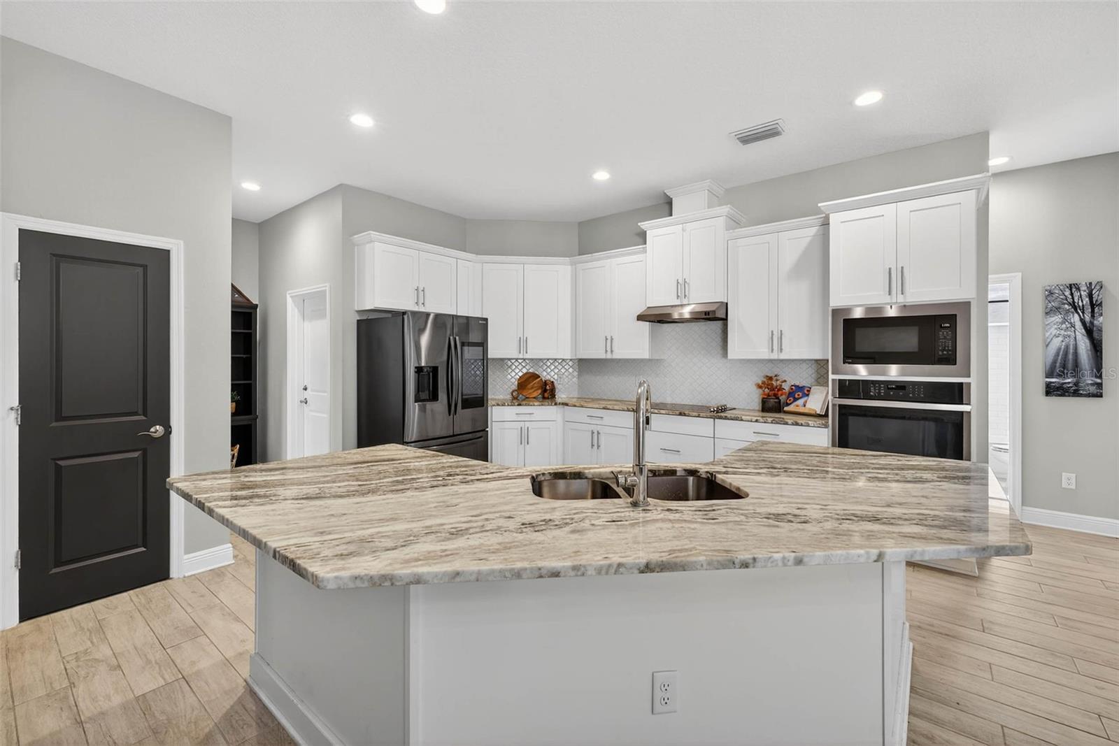 LAKE THOMAS POINTE - Residential