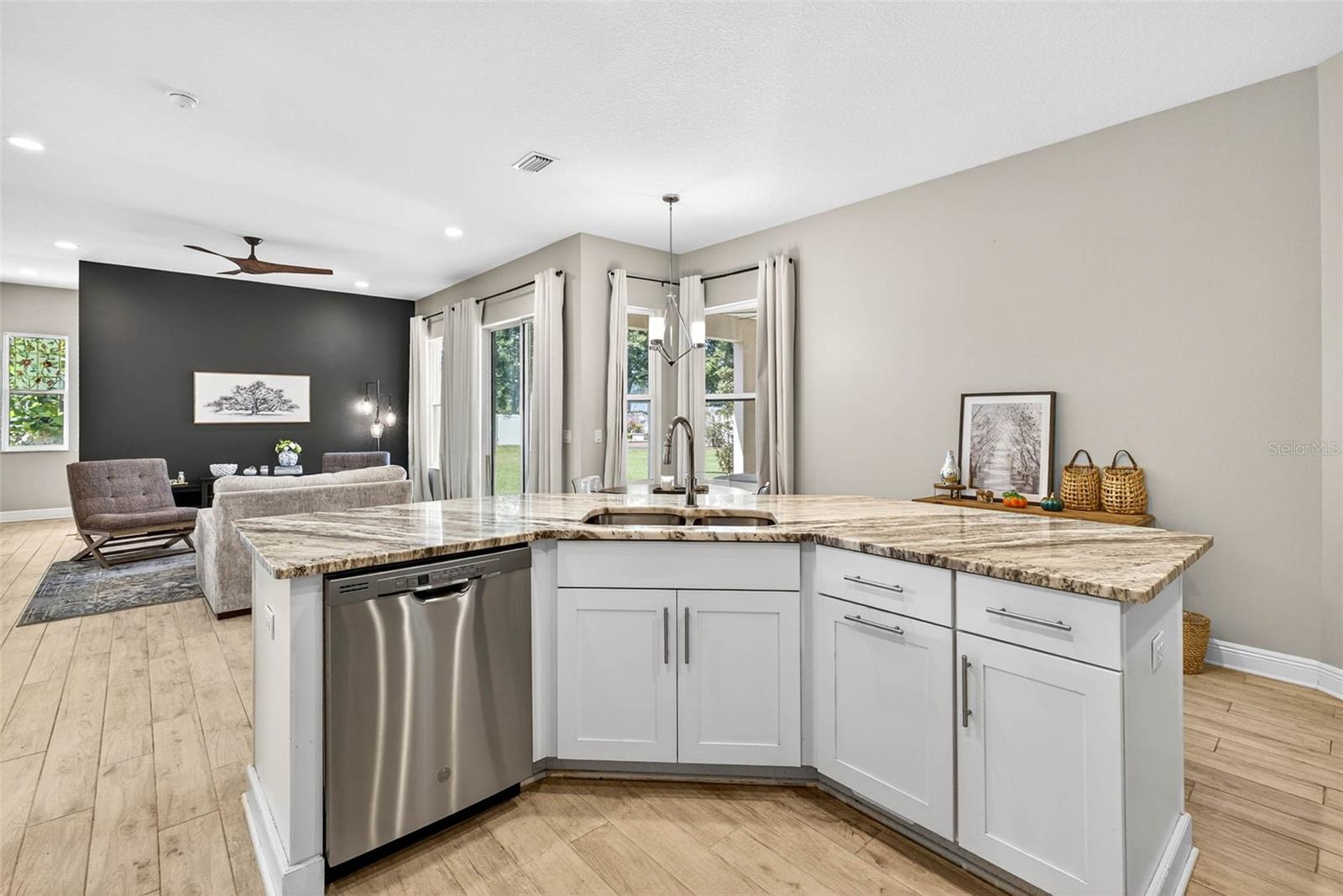 LAKE THOMAS POINTE - Residential