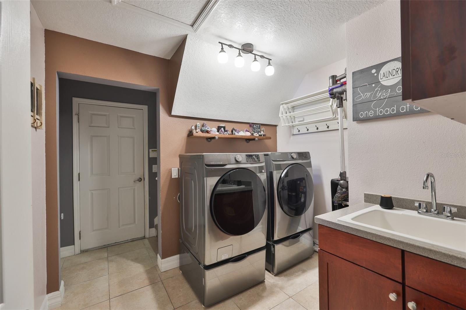 SUNDANCE UNIT 4 - Residential