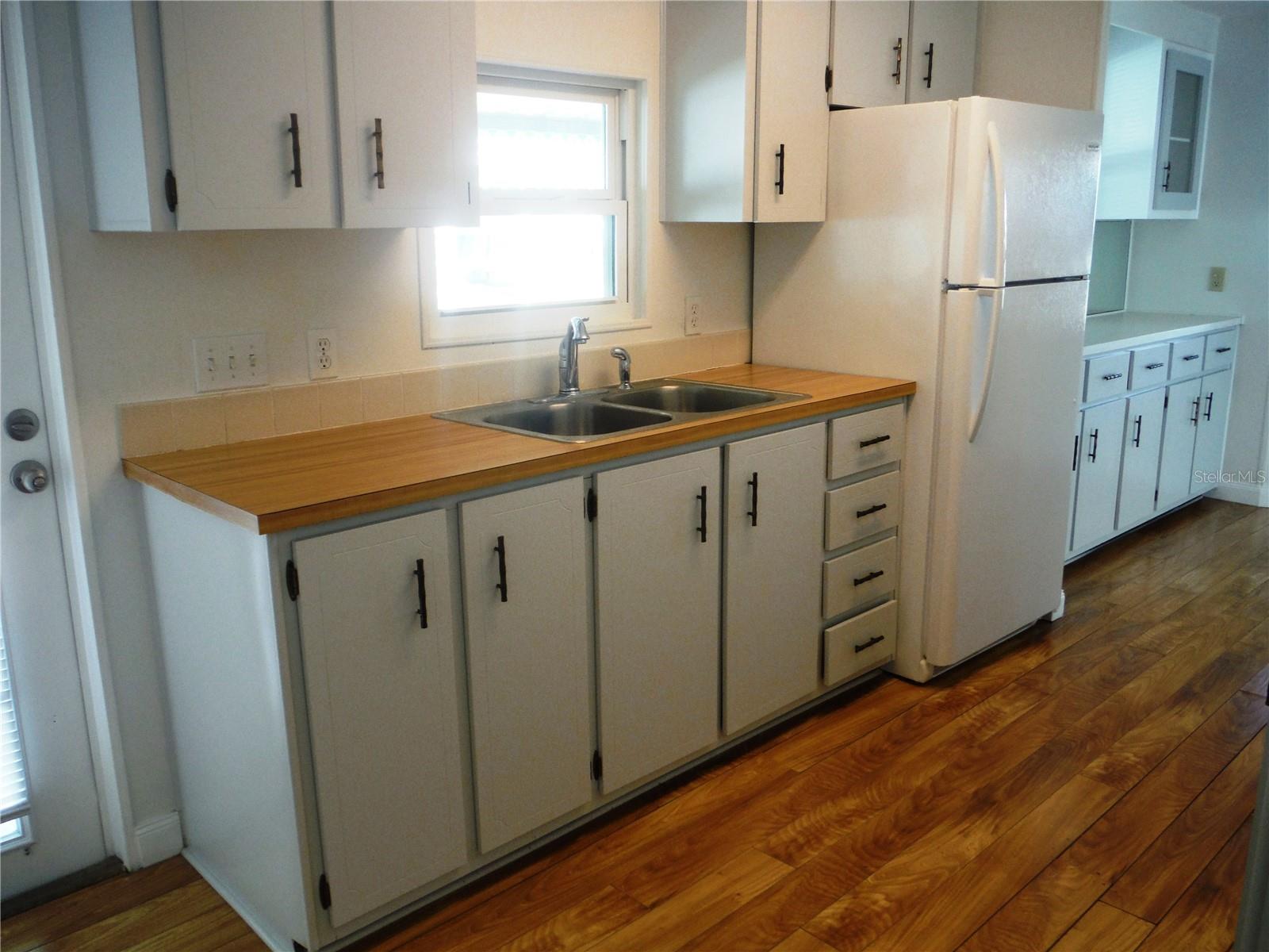 90 CHESTNUT DRIVE 11