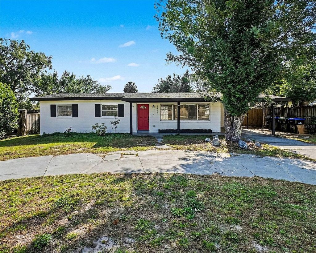 Photo of 1412 Lakecrest Drive, Apopka, FL 32703 (MLS # O6370836)