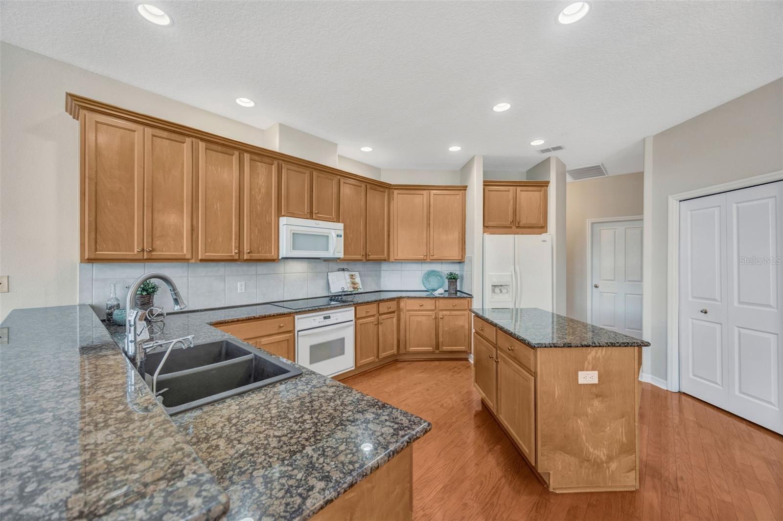 RIVER HILLS COUNTRY CLUB PARCE - Residential