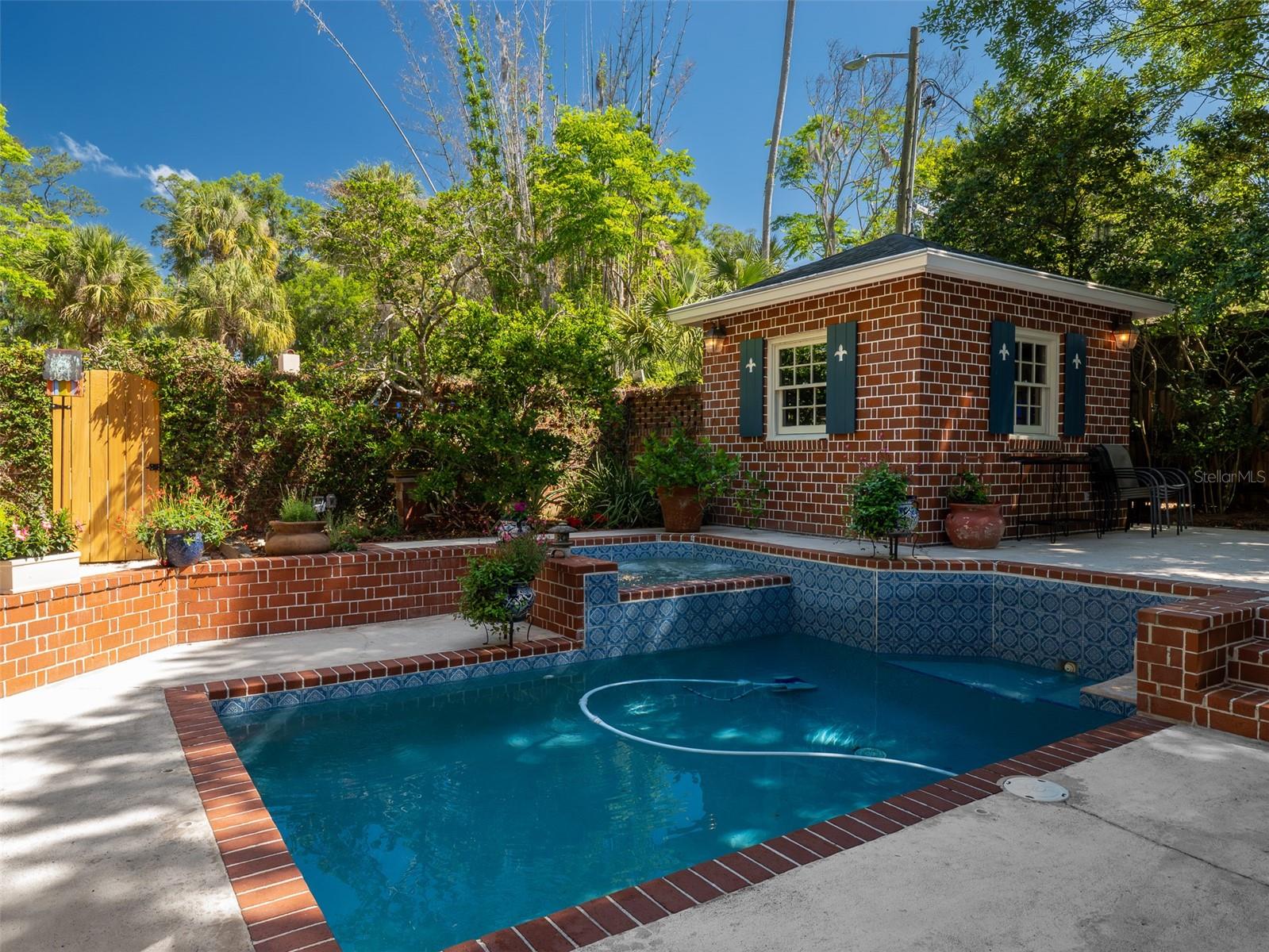 STRINGFELLOW/BROOME - Residential