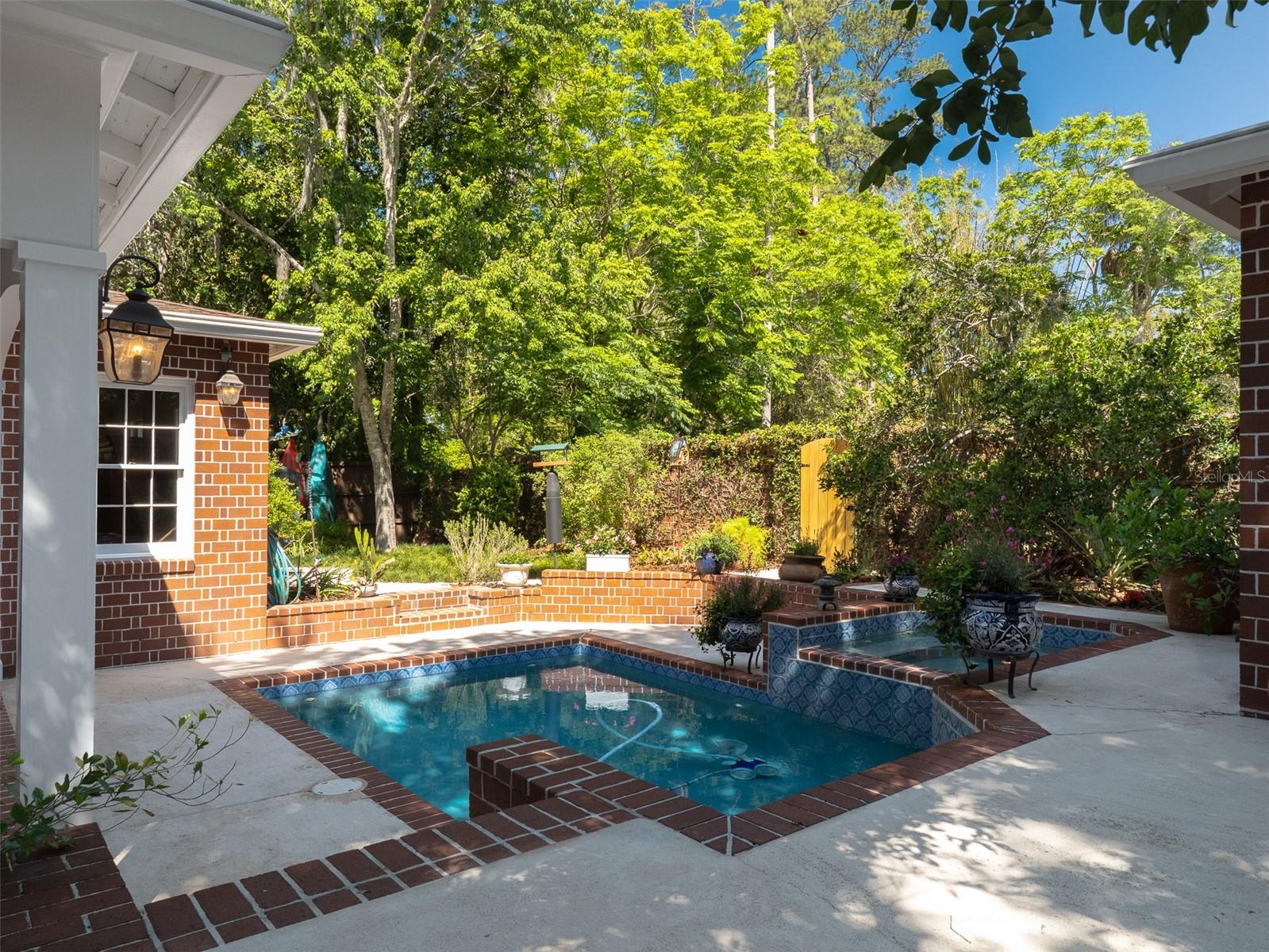 STRINGFELLOW/BROOME - Residential