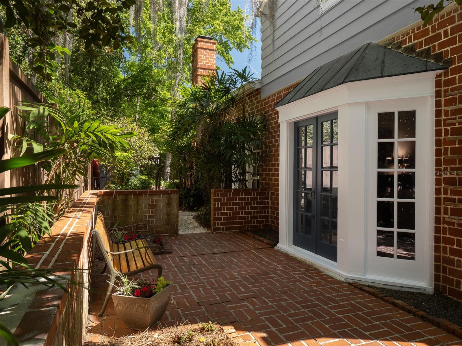 STRINGFELLOW/BROOME - Residential