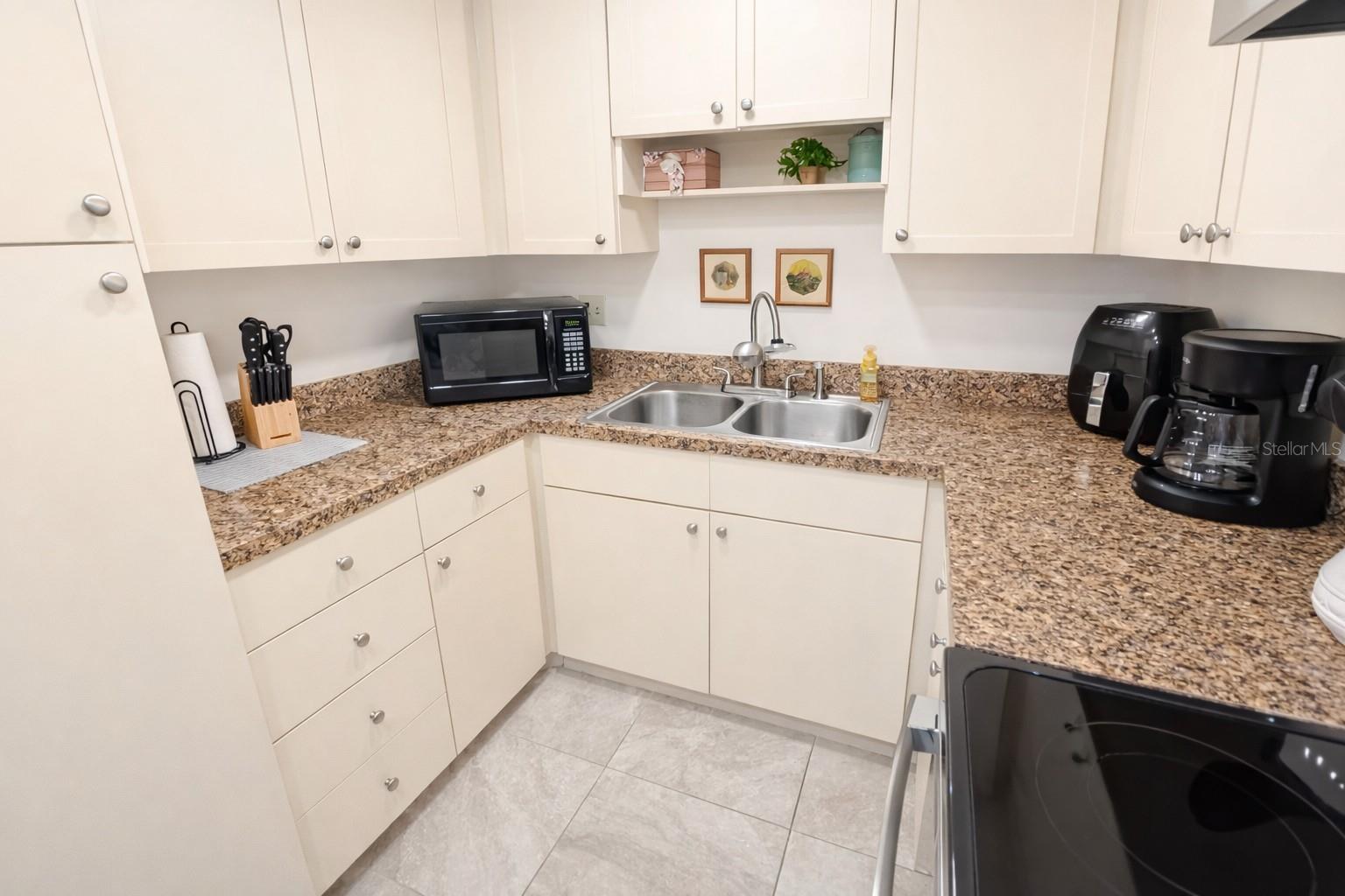 ESSEX HOUSE - Residential