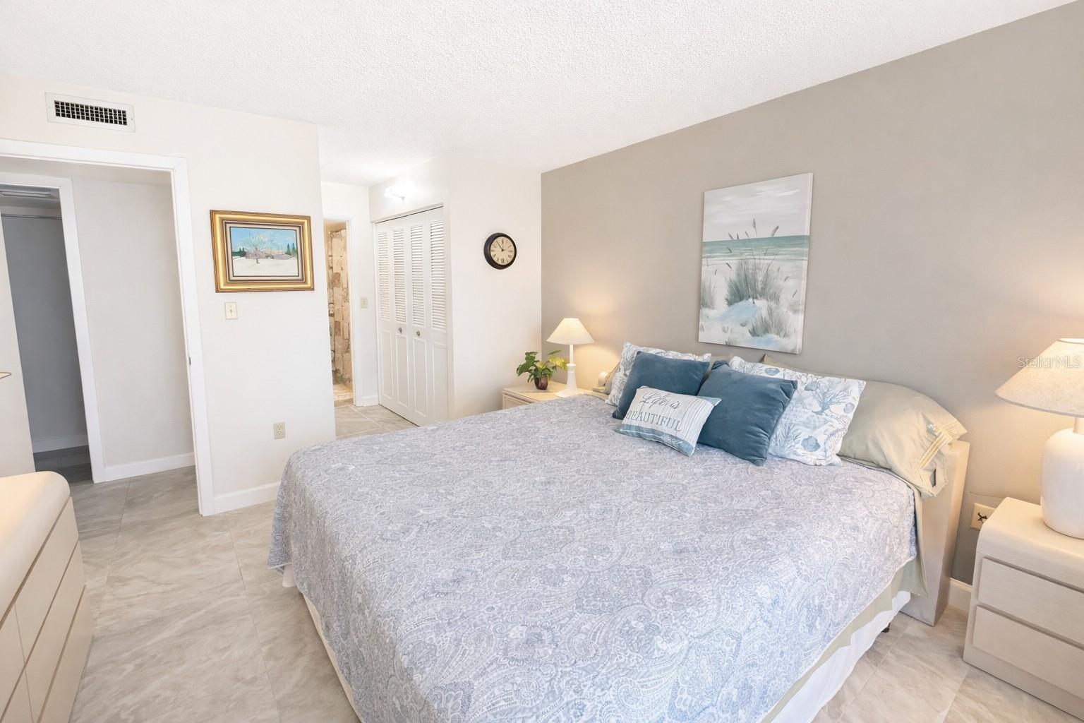 ESSEX HOUSE - Residential