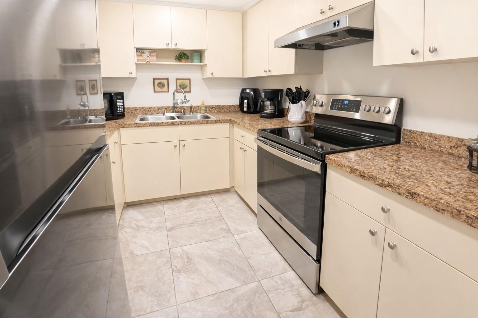 ESSEX HOUSE - Residential