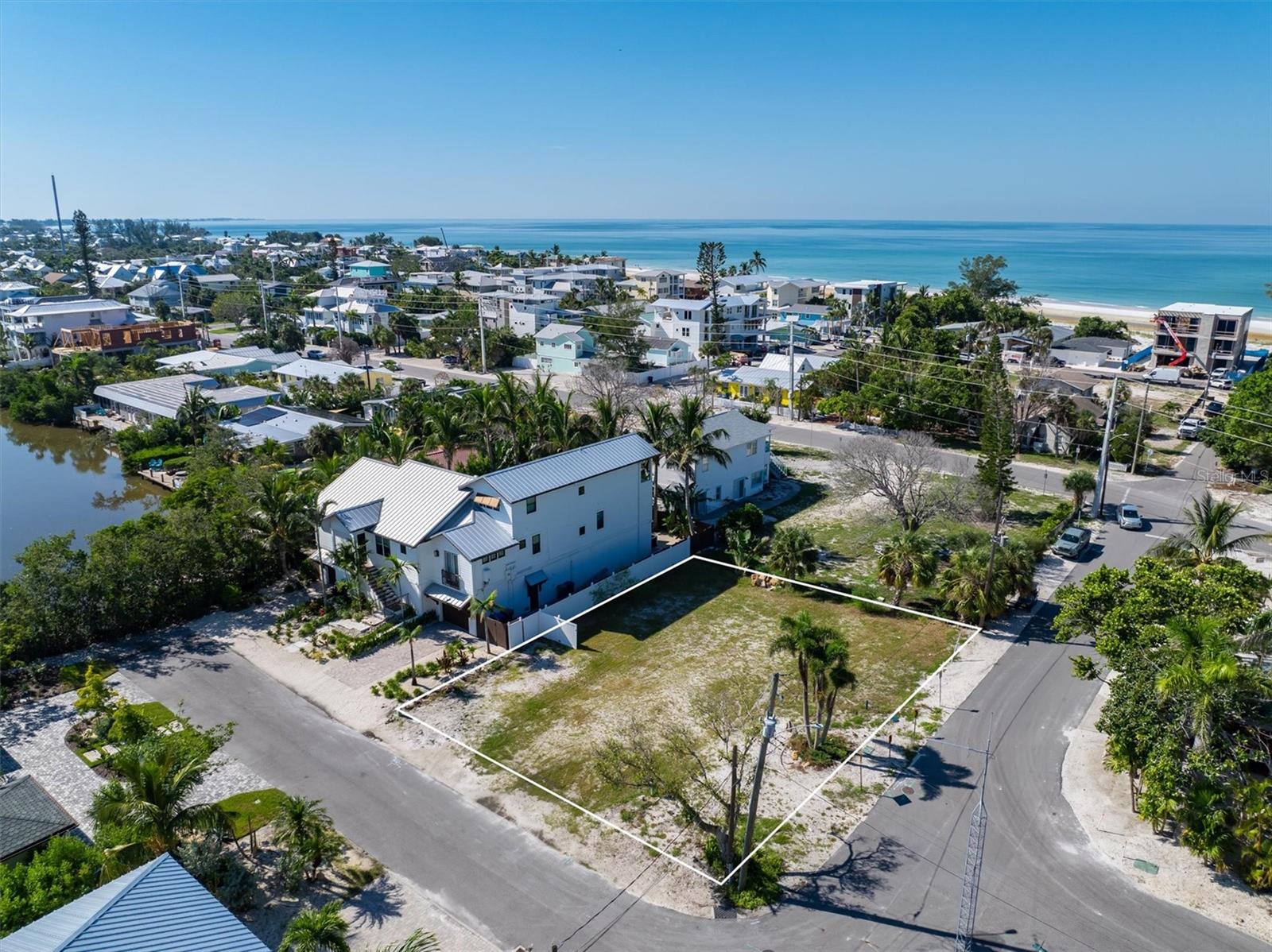 607 JACARANDA ROAD