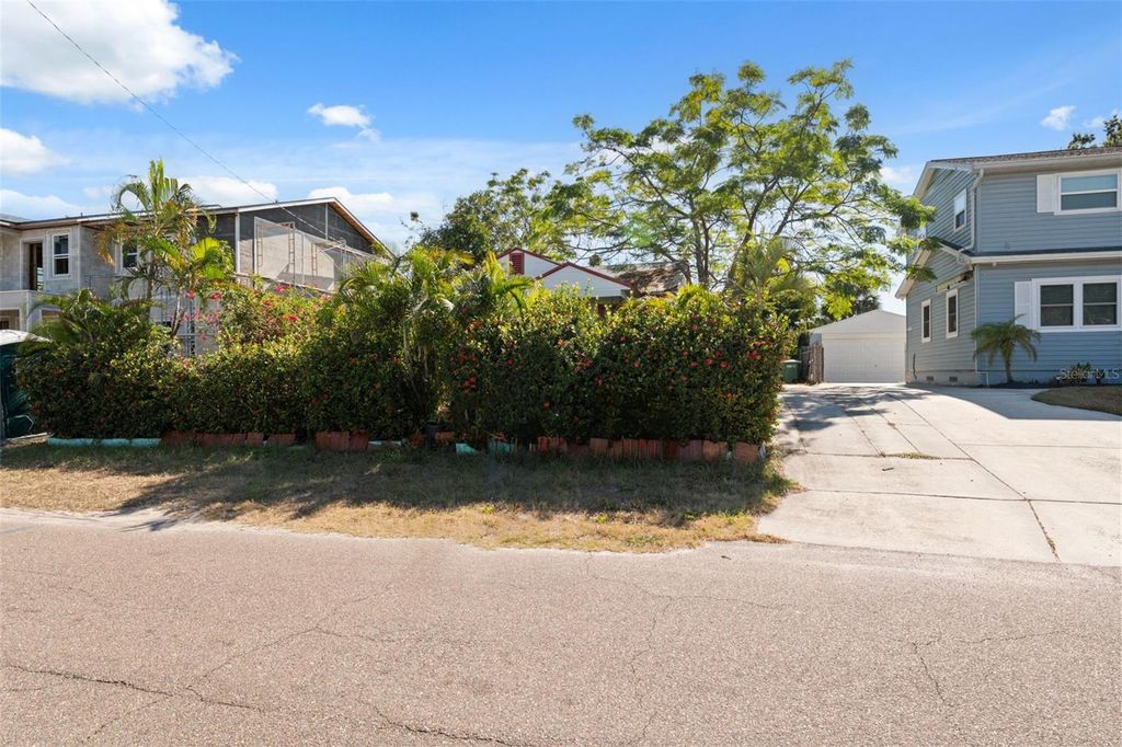 Photo of 1916 W Grace Street, Tampa, FL 33607 (MLS # TB8445100)