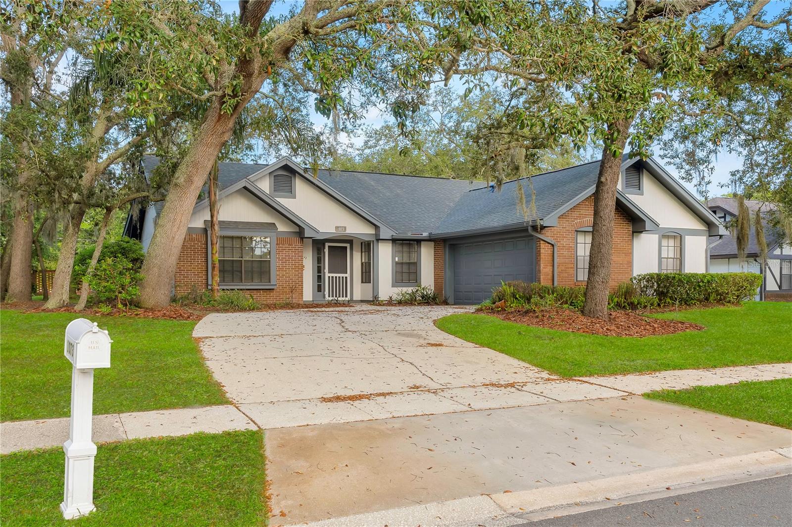 1073 CHESTERFIELD CIRCLE