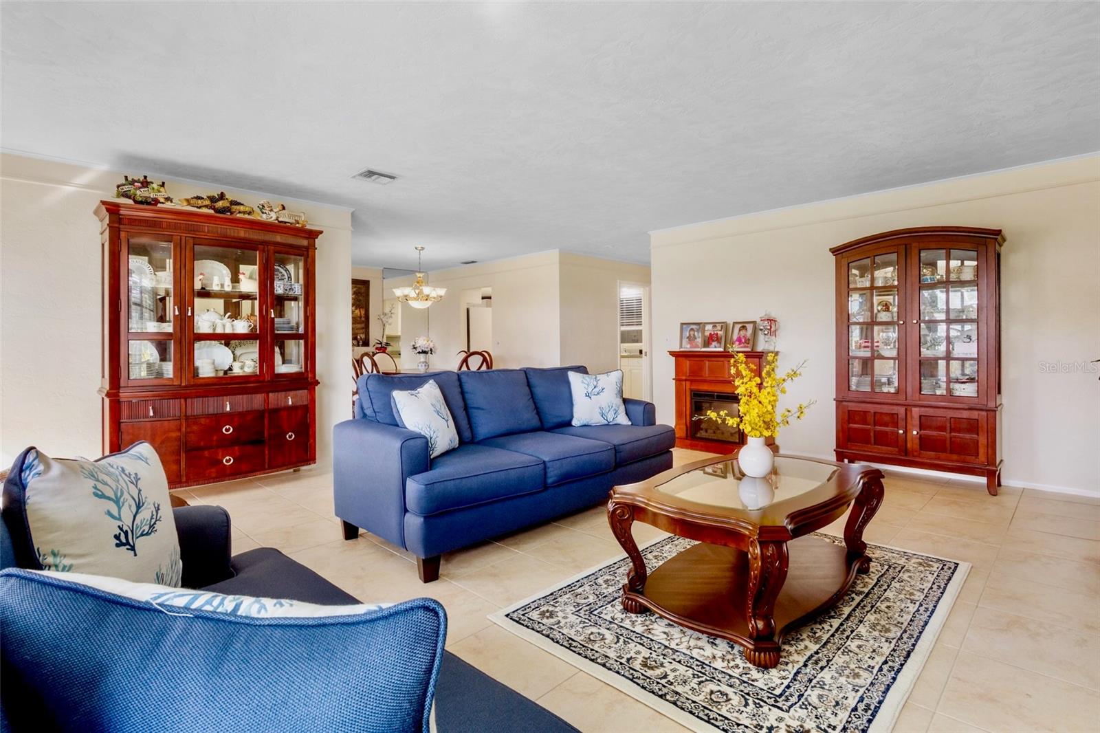 VILLAGE GREEN FOREST LAKE 14 - Residential