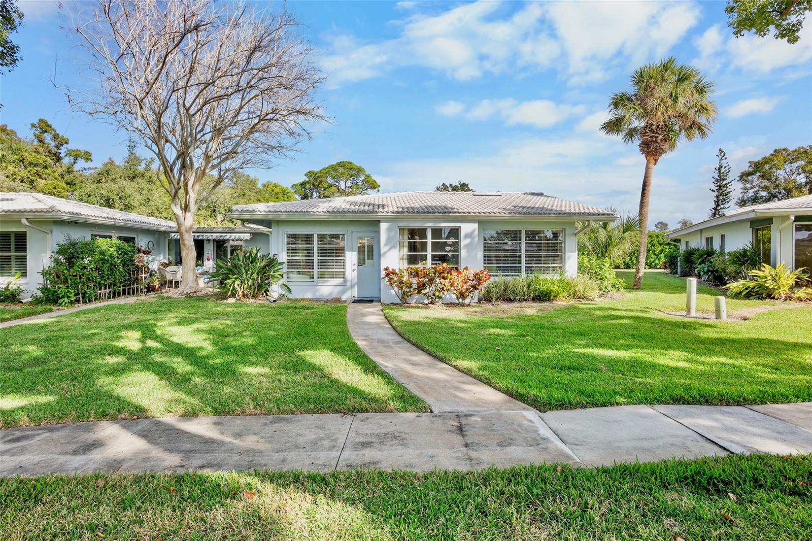 VILLAGE GREEN FOREST LAKE 14 - Residential