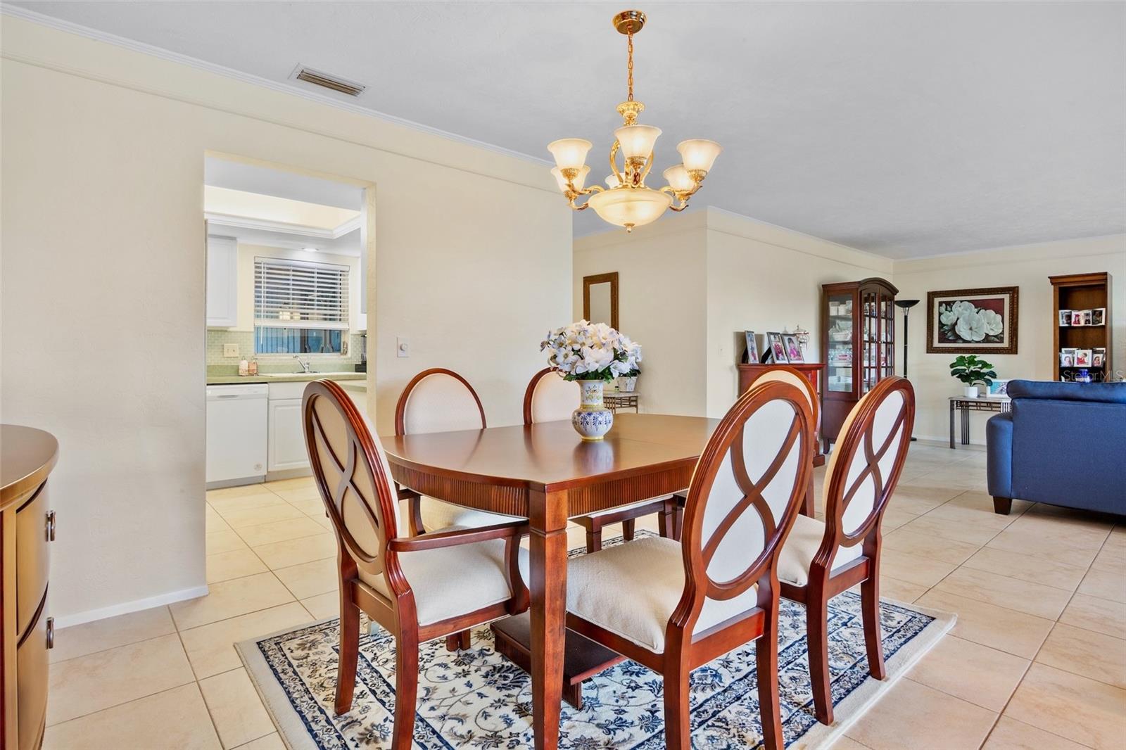 VILLAGE GREEN FOREST LAKE 14 - Residential