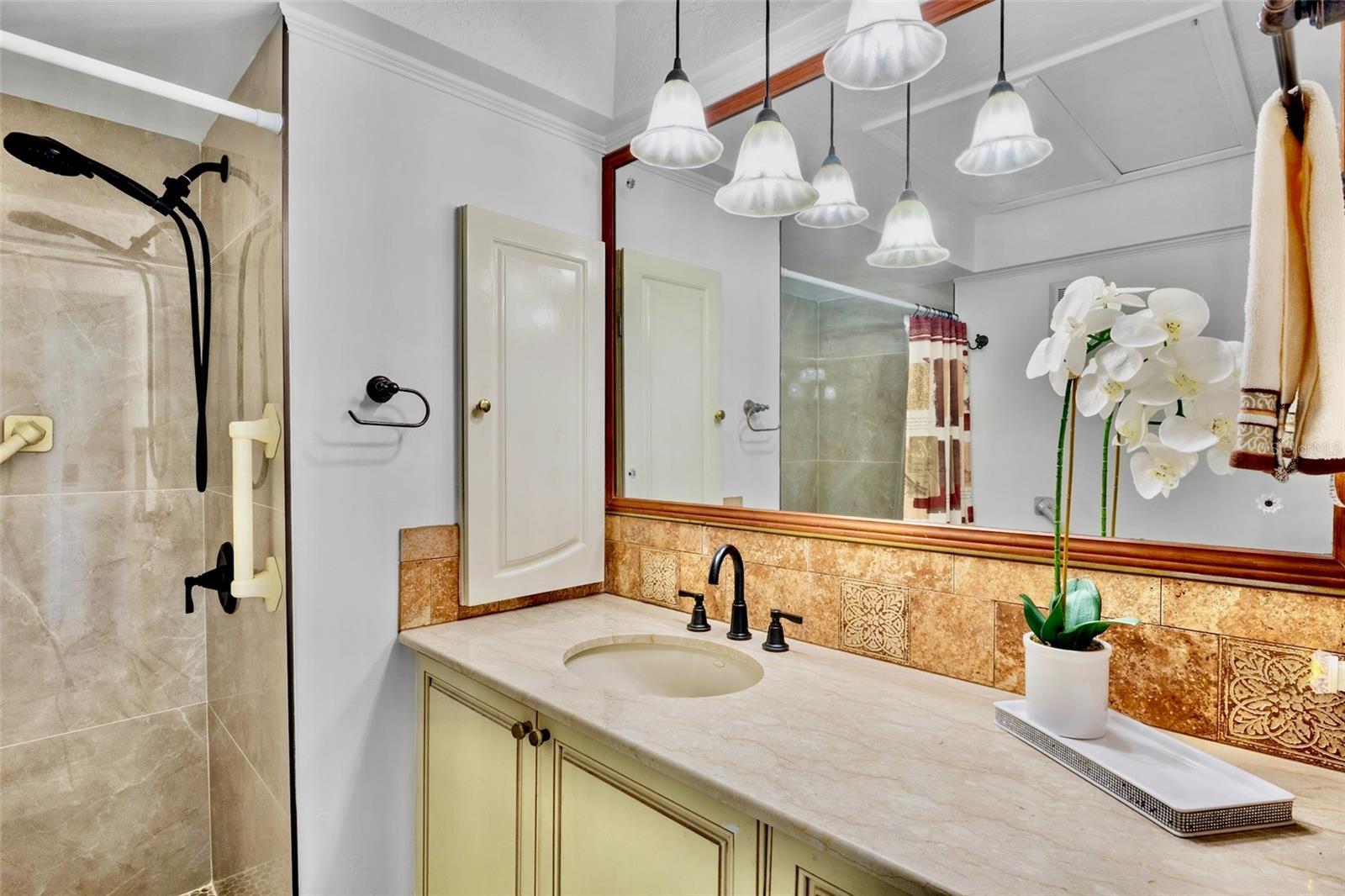 VILLAGE GREEN FOREST LAKE 14 - Residential