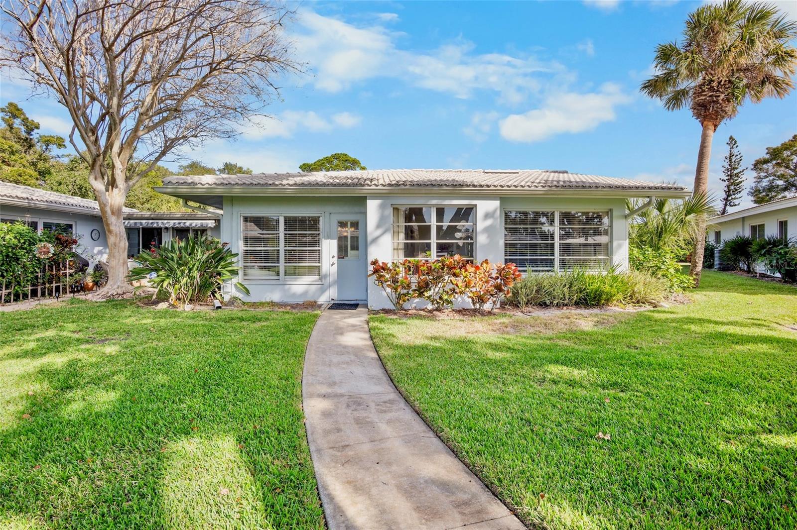 VILLAGE GREEN FOREST LAKE 14 - Residential