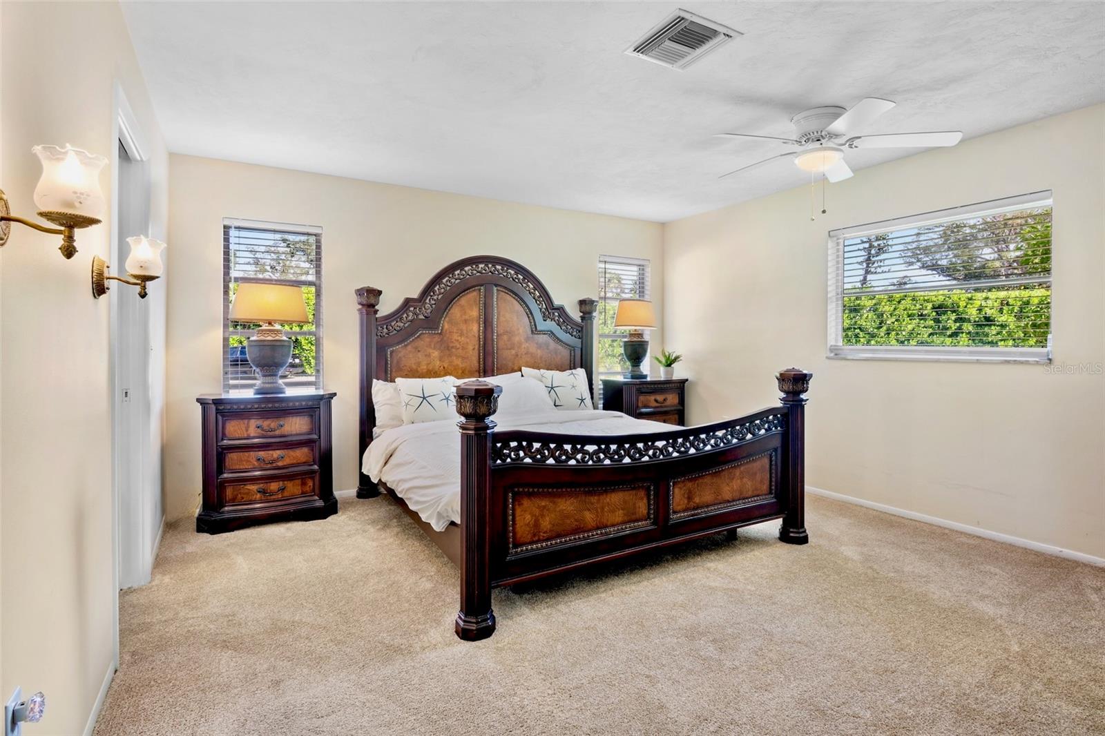 VILLAGE GREEN FOREST LAKE 14 - Residential