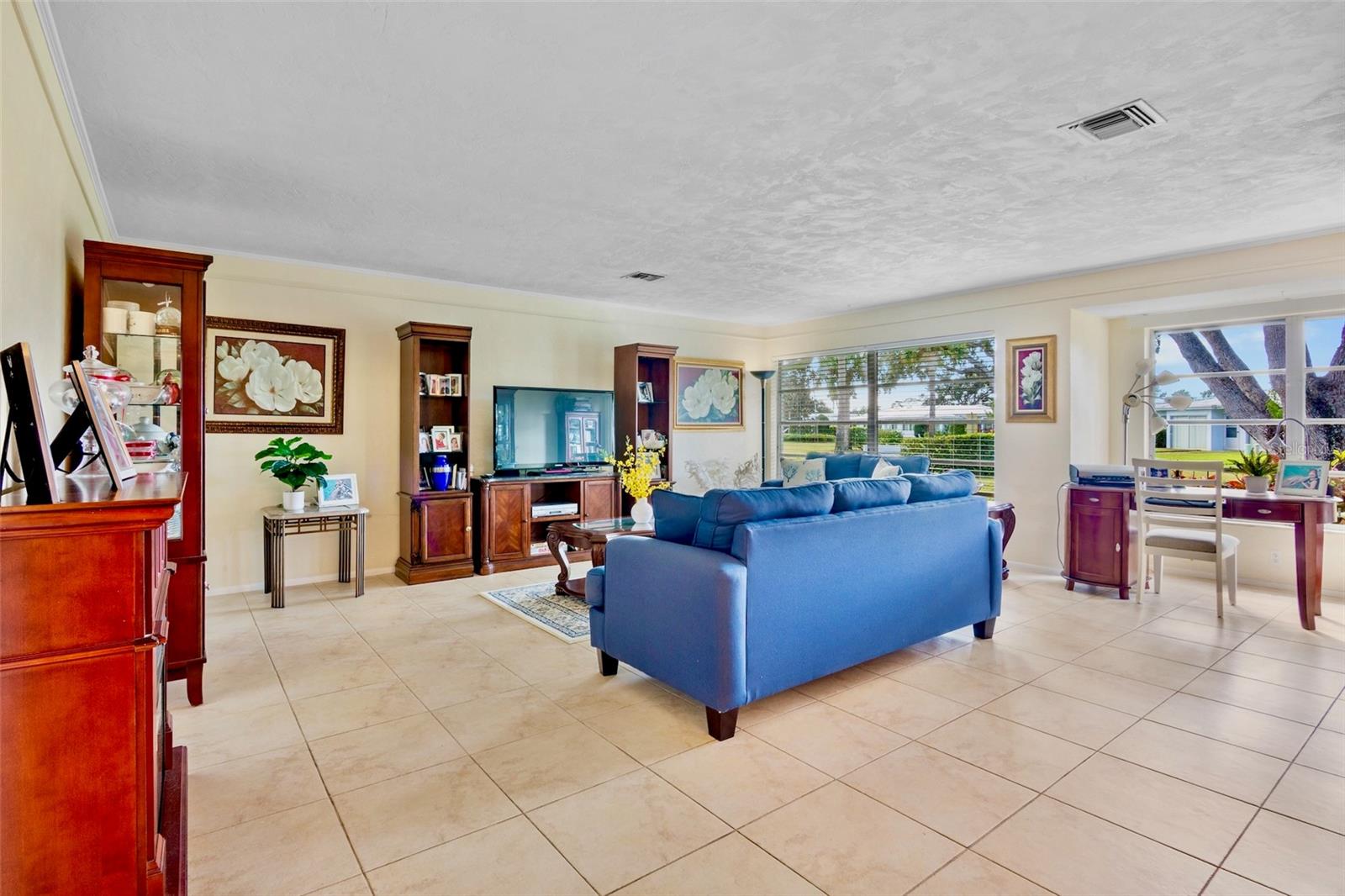 VILLAGE GREEN FOREST LAKE 14 - Residential