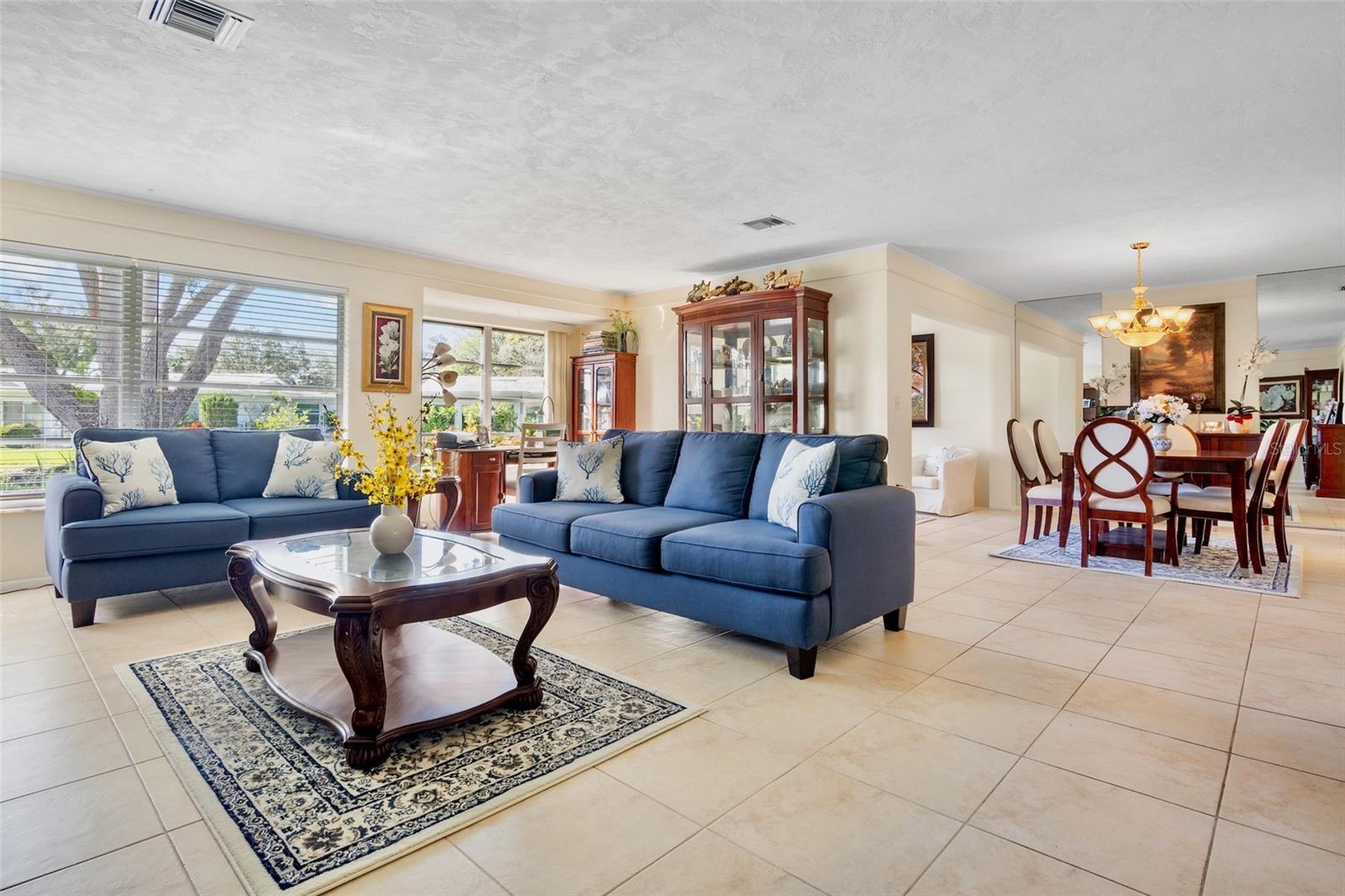 VILLAGE GREEN FOREST LAKE 14 - Residential