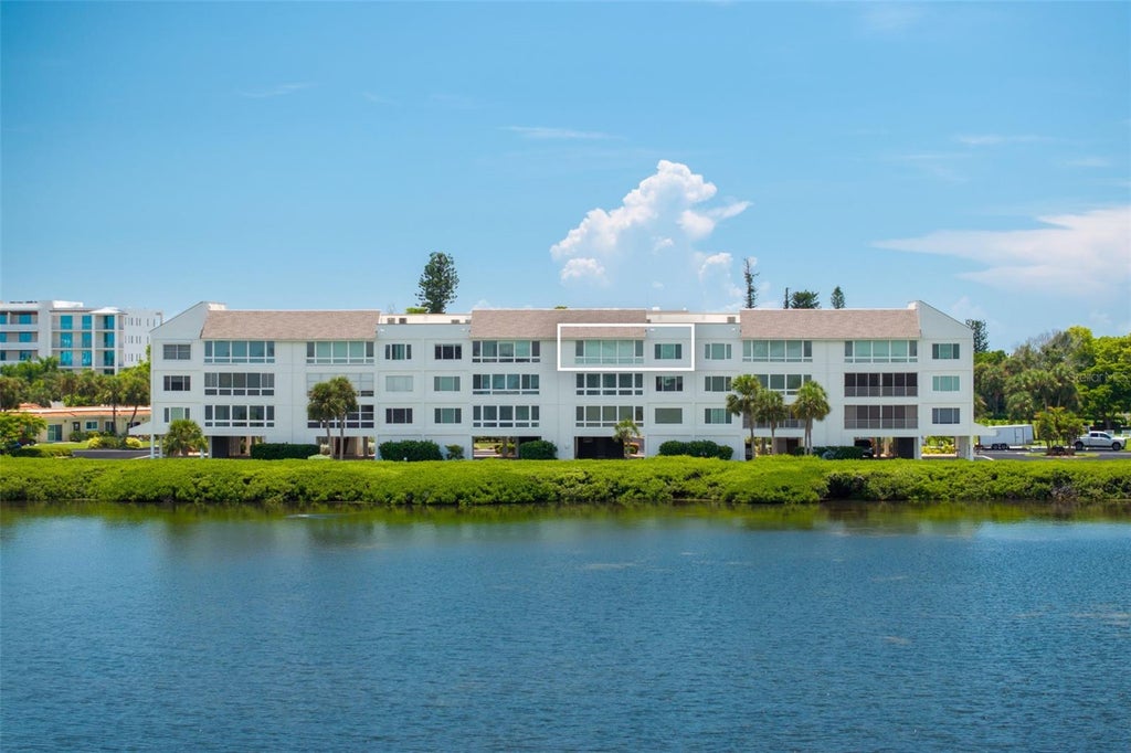 Photo of 4800 Gulf Of Mexico Drive #PH 3, Longboat Key, FL 34228 (MLS # A4704564)