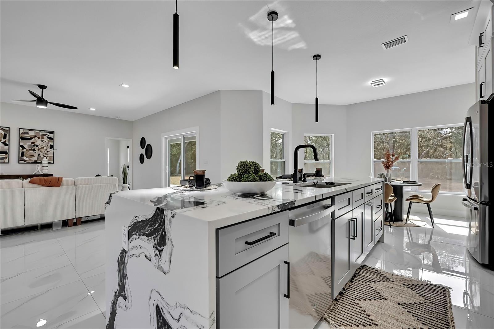 ROYAL HIGHLAND - Residential