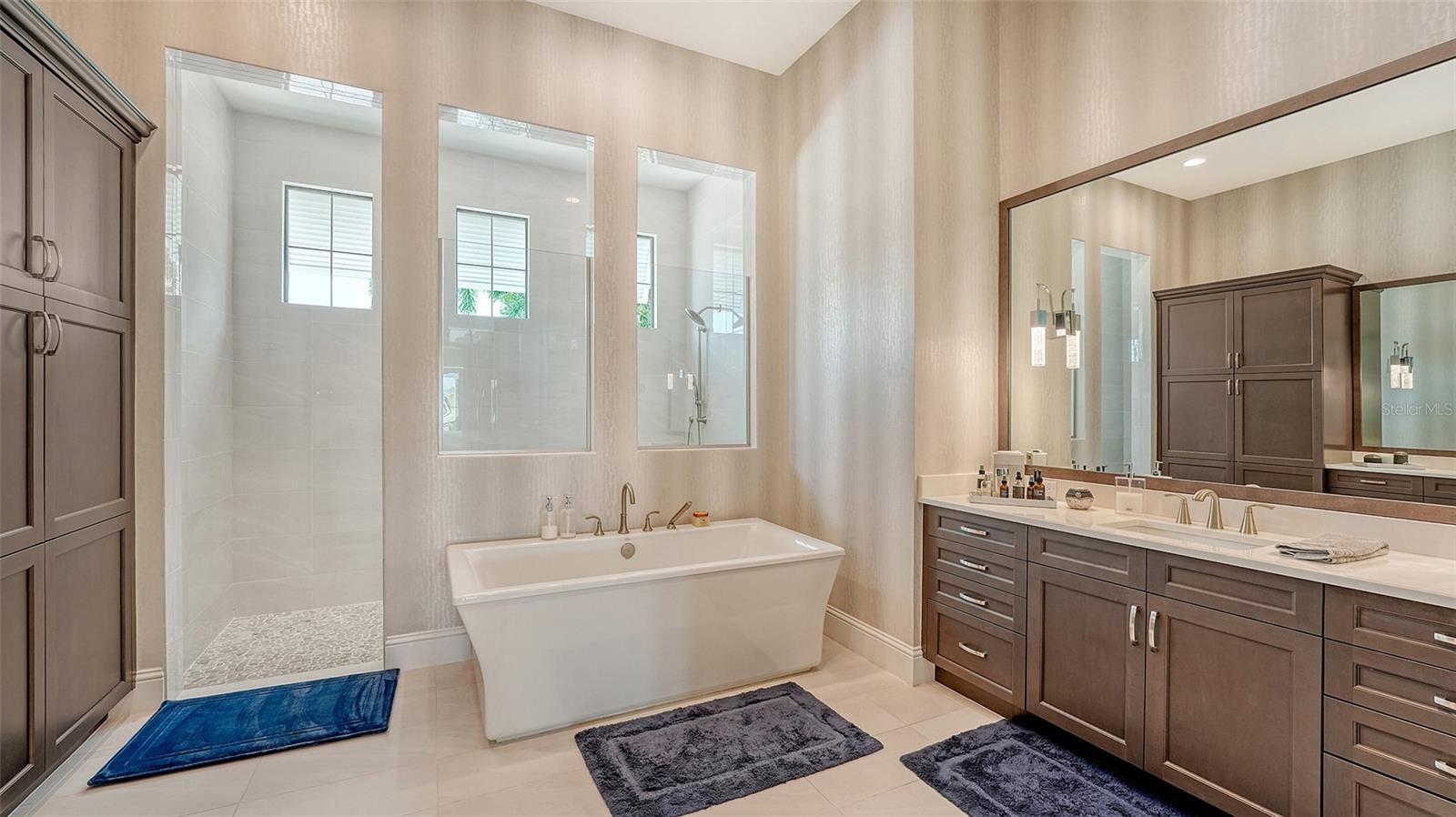 ESPLANADE PH IV - Residential Lease