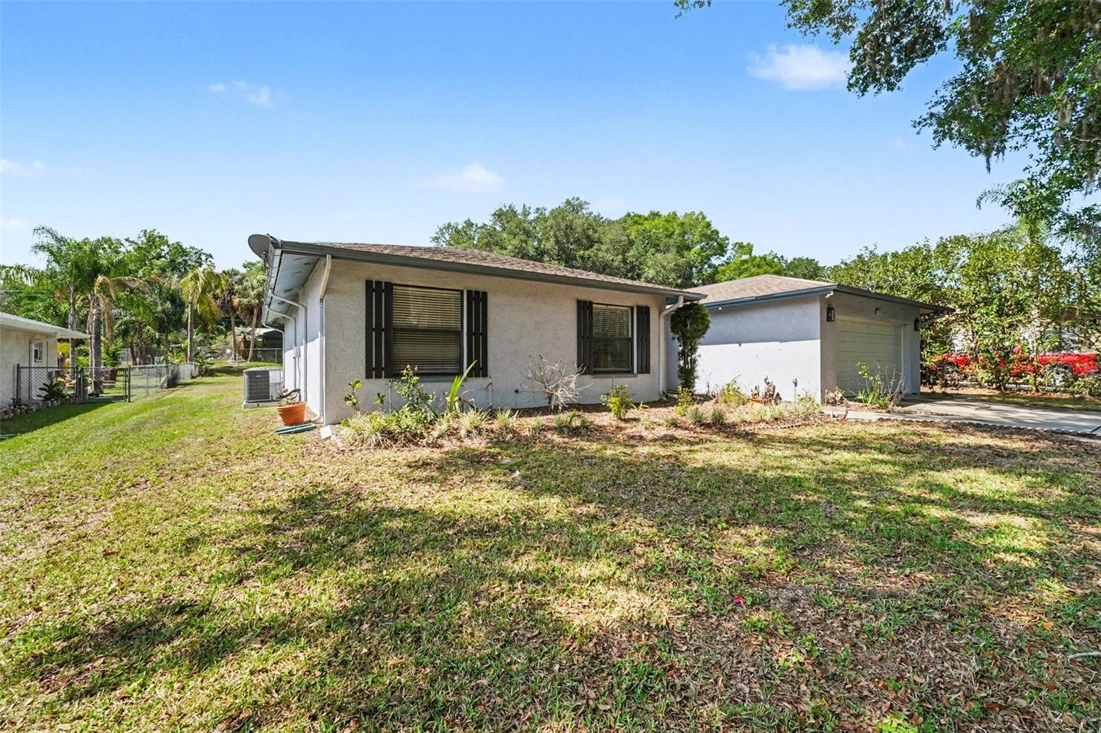 ROLLING WOODS - Residential