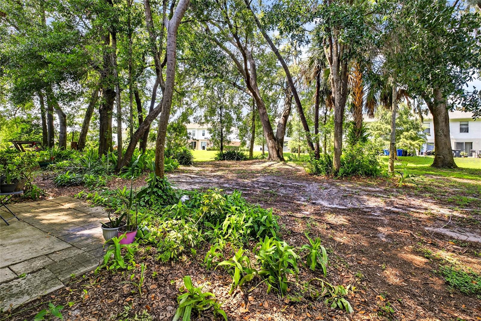 ASHBURN SQUARE TOWNHOMES - Residential