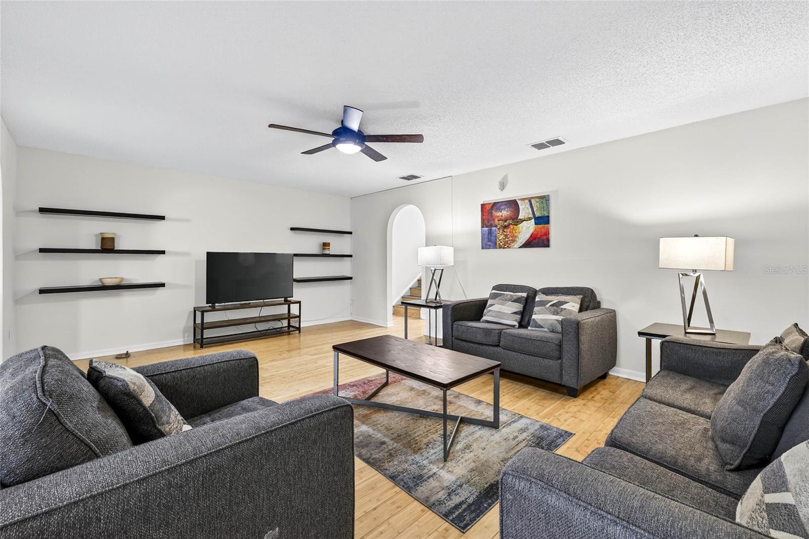 ASHBURN SQUARE TOWNHOMES - Residential