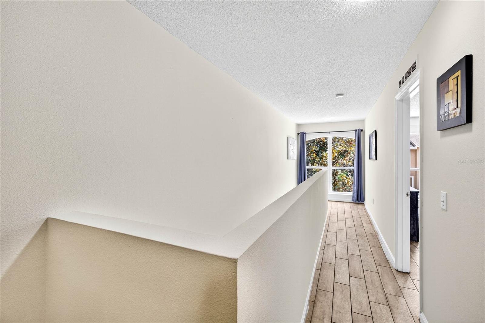 ASHBURN SQUARE TOWNHOMES - Residential