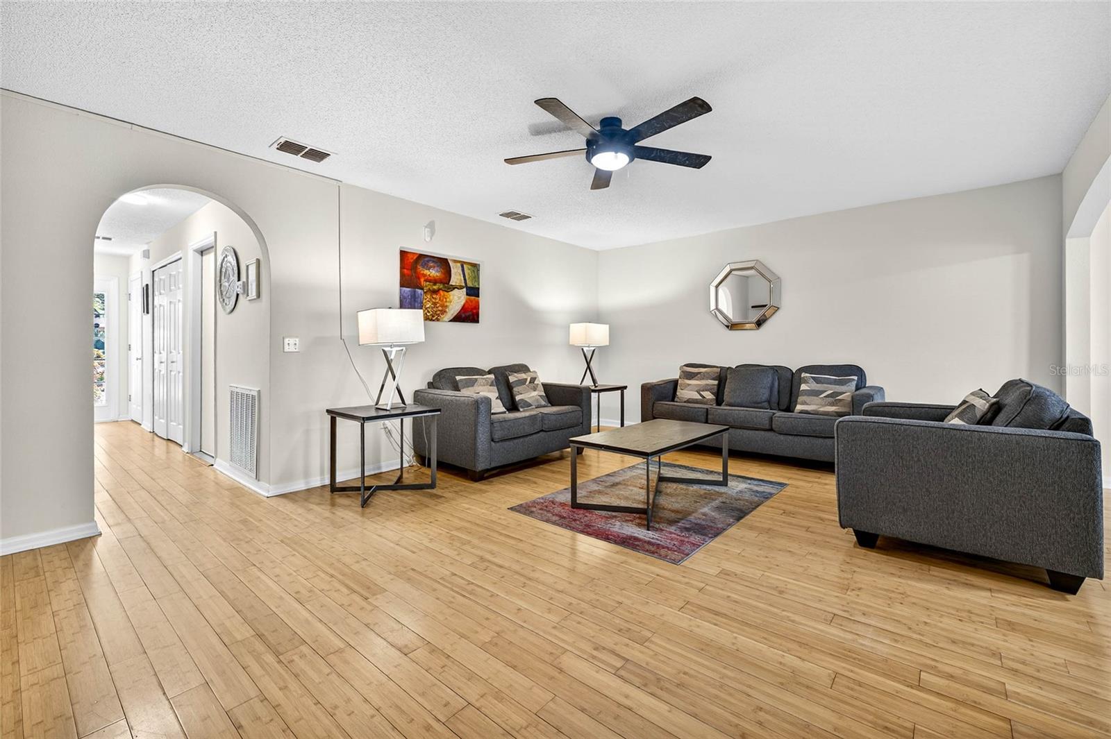 ASHBURN SQUARE TOWNHOMES - Residential