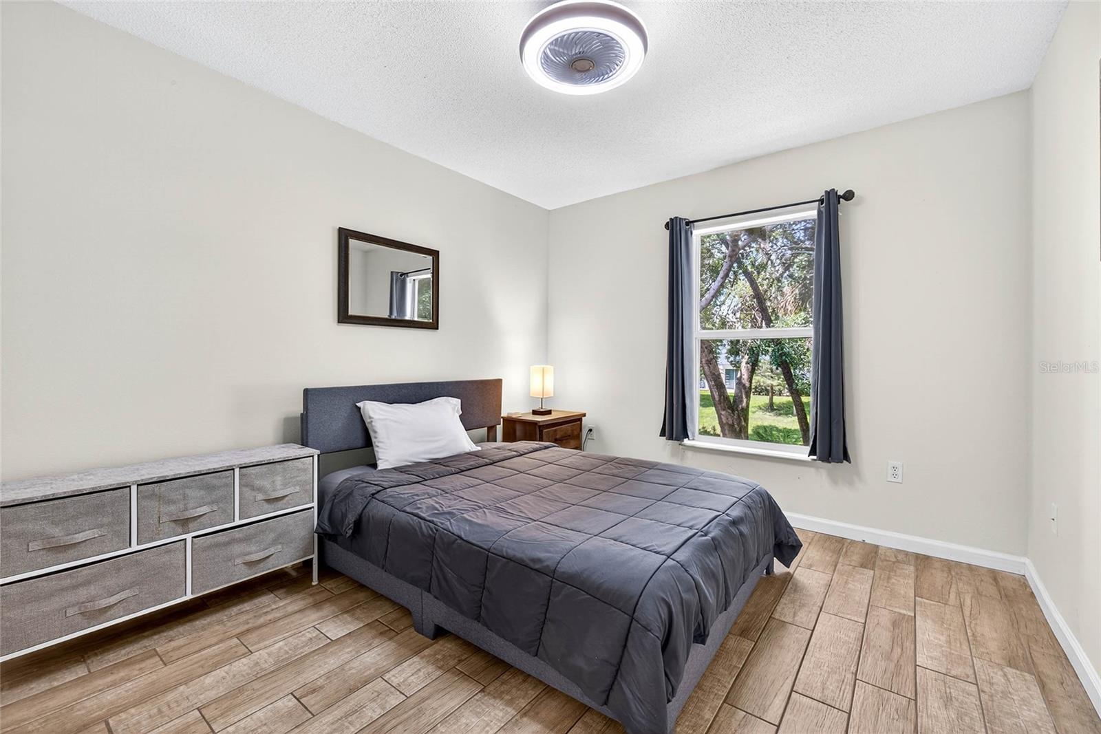 ASHBURN SQUARE TOWNHOMES - Residential