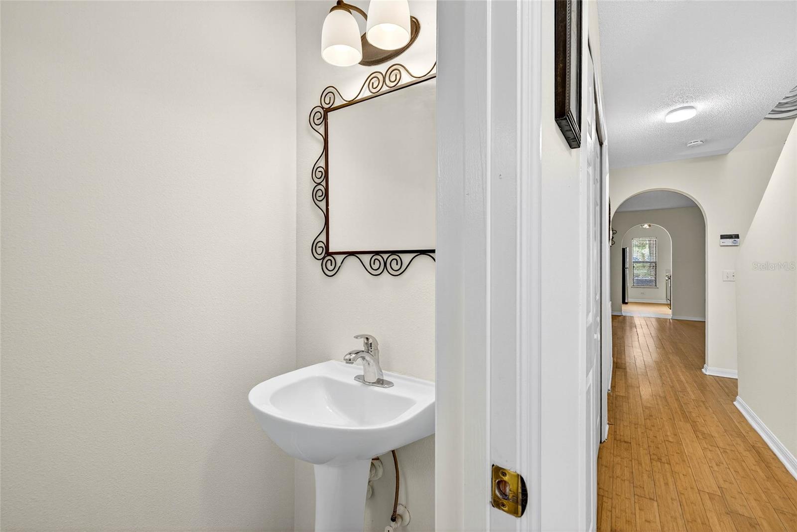 ASHBURN SQUARE TOWNHOMES - Residential