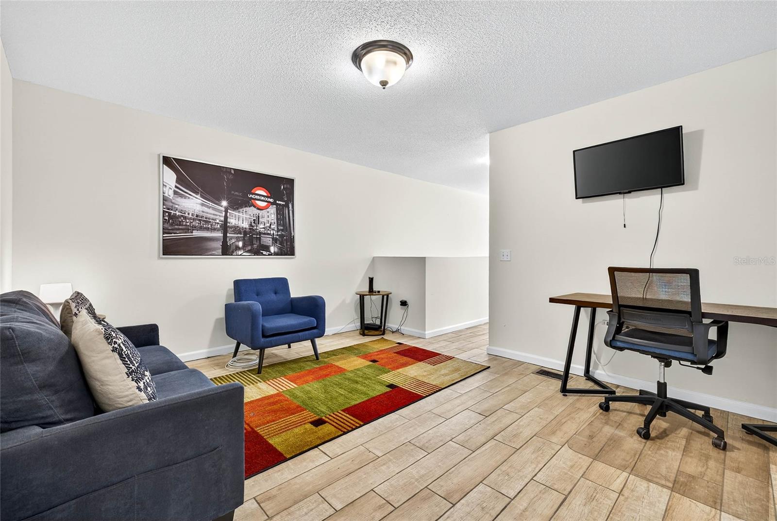 ASHBURN SQUARE TOWNHOMES - Residential