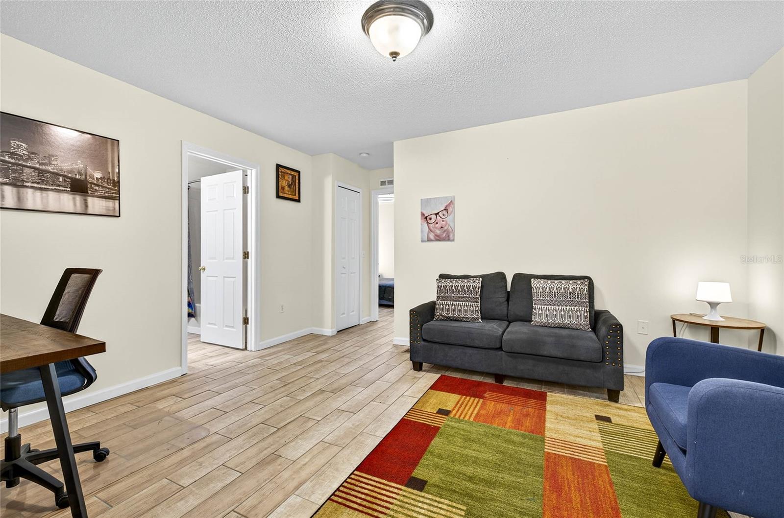 ASHBURN SQUARE TOWNHOMES - Residential
