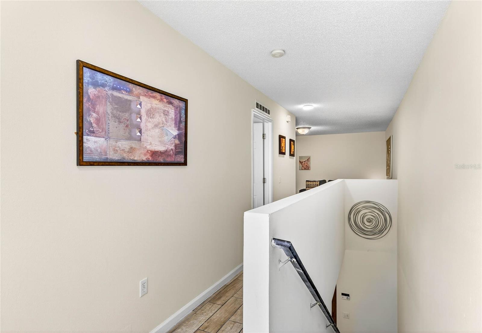 ASHBURN SQUARE TOWNHOMES - Residential