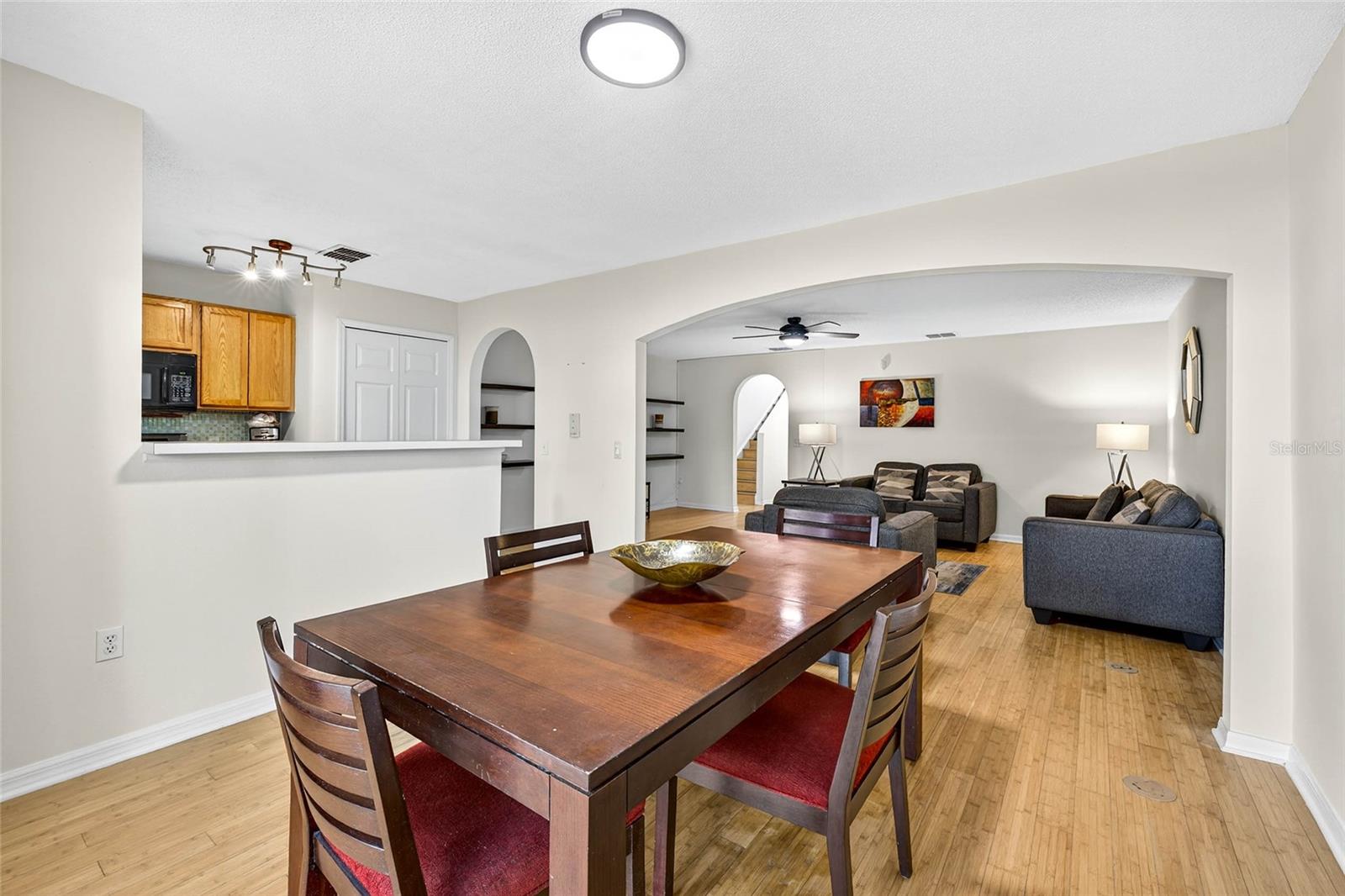 ASHBURN SQUARE TOWNHOMES - Residential