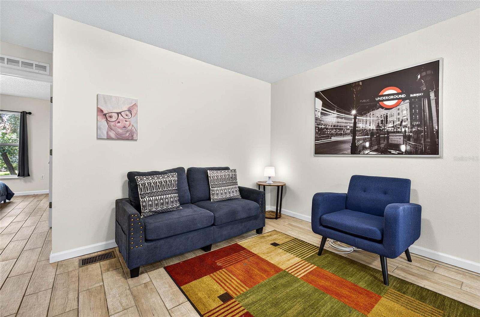 ASHBURN SQUARE TOWNHOMES - Residential
