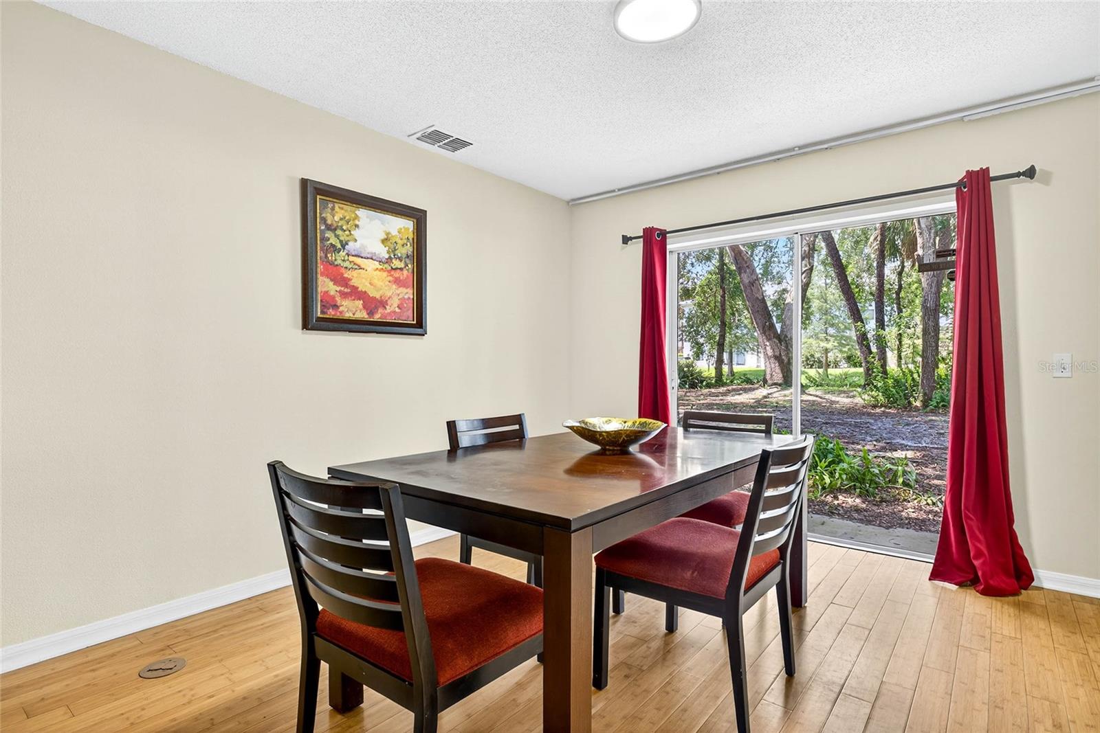 ASHBURN SQUARE TOWNHOMES - Residential