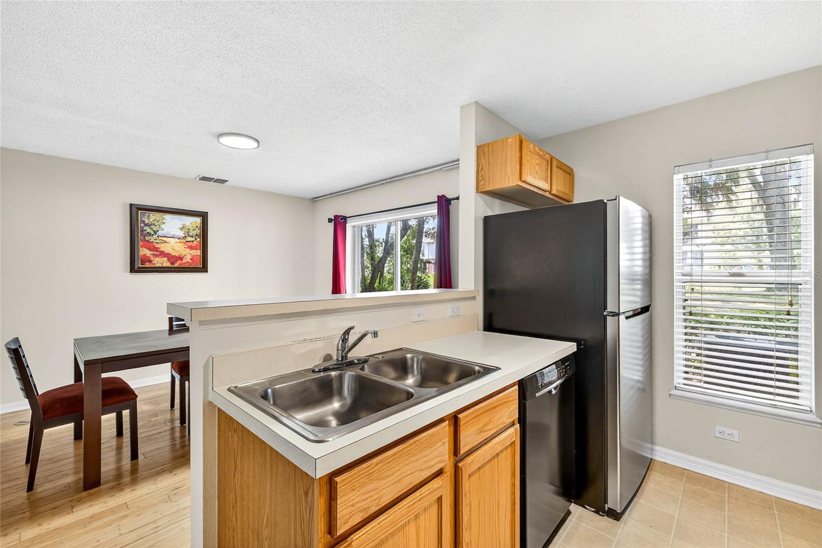 ASHBURN SQUARE TOWNHOMES - Residential