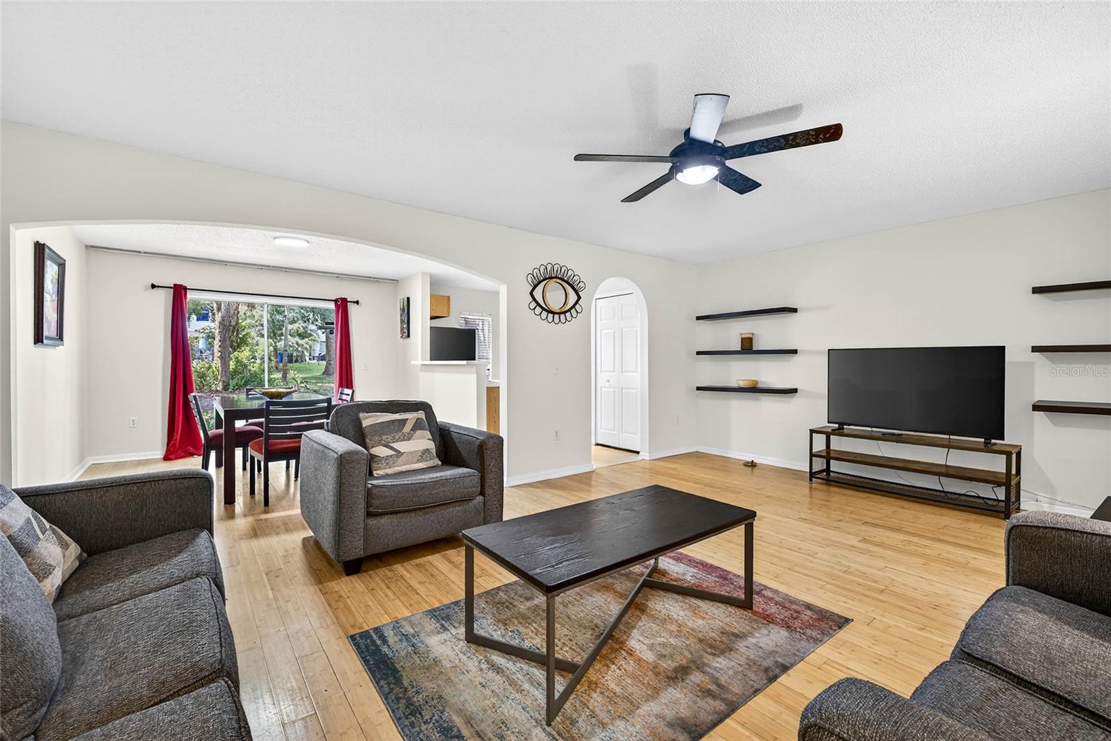 ASHBURN SQUARE TOWNHOMES - Residential