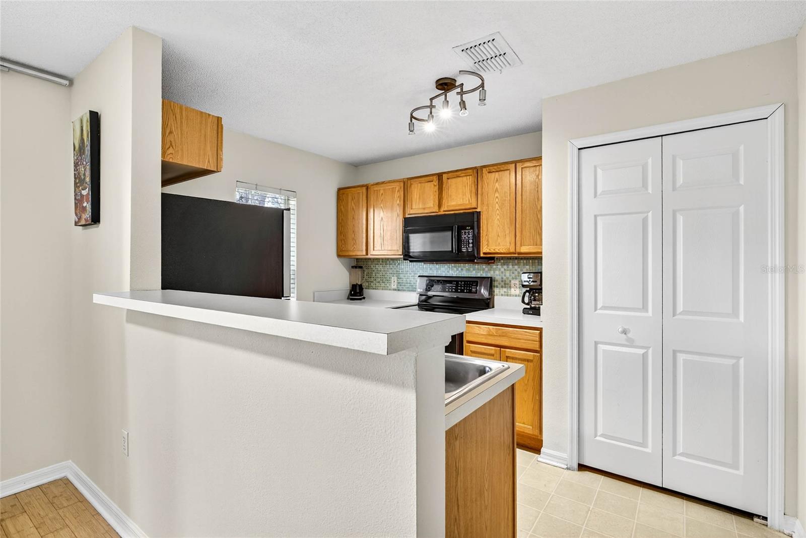 ASHBURN SQUARE TOWNHOMES - Residential