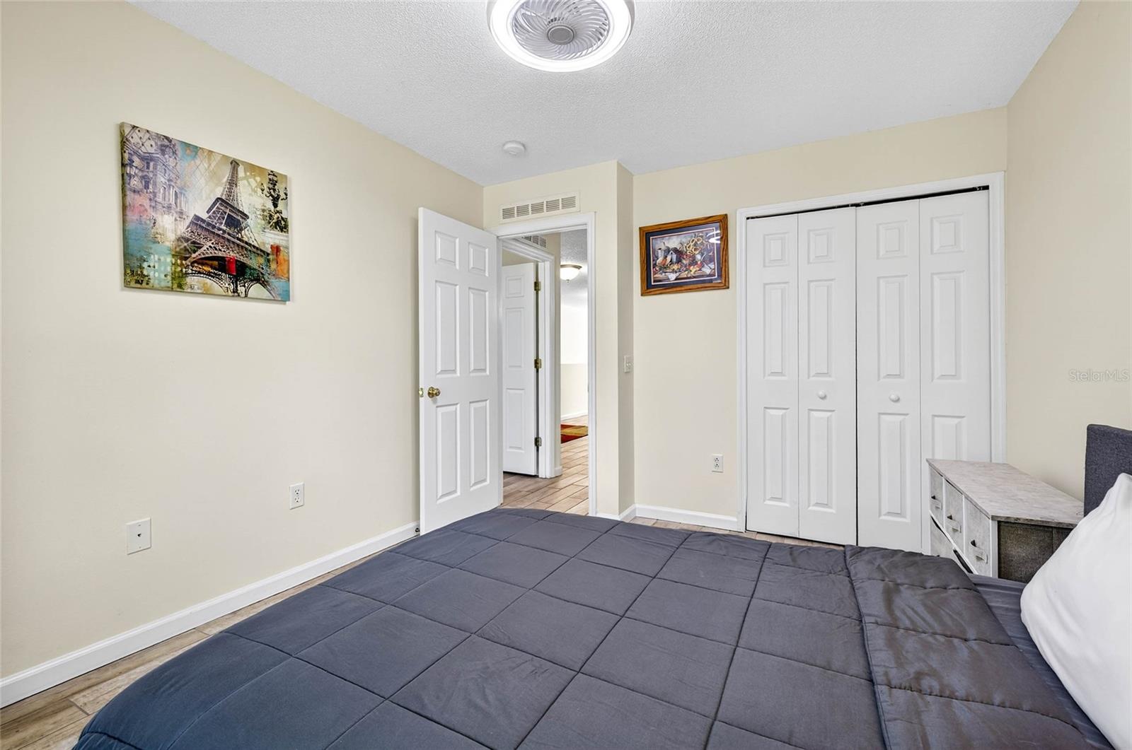 ASHBURN SQUARE TOWNHOMES - Residential